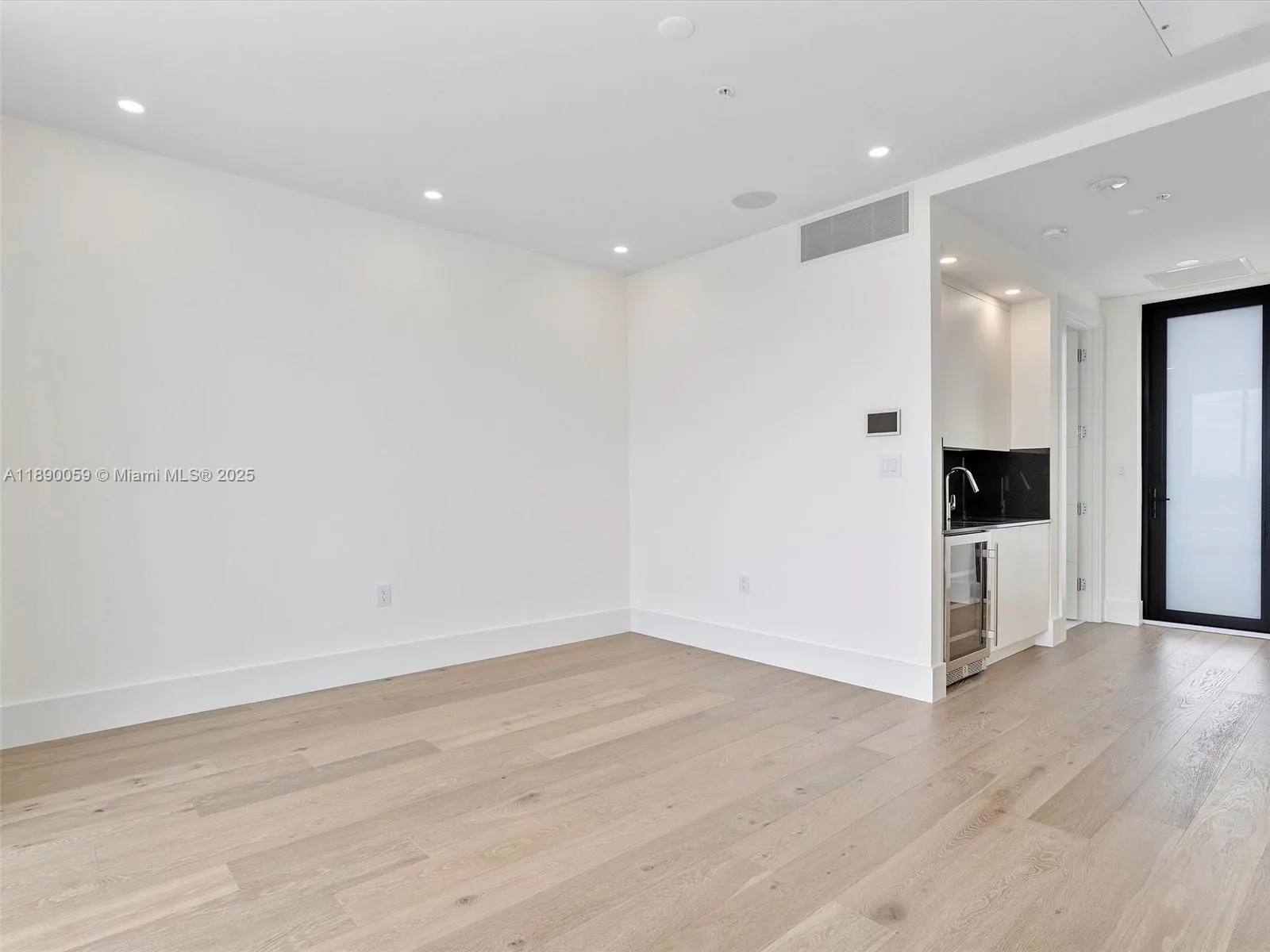 4004 NE 167 ST, #8