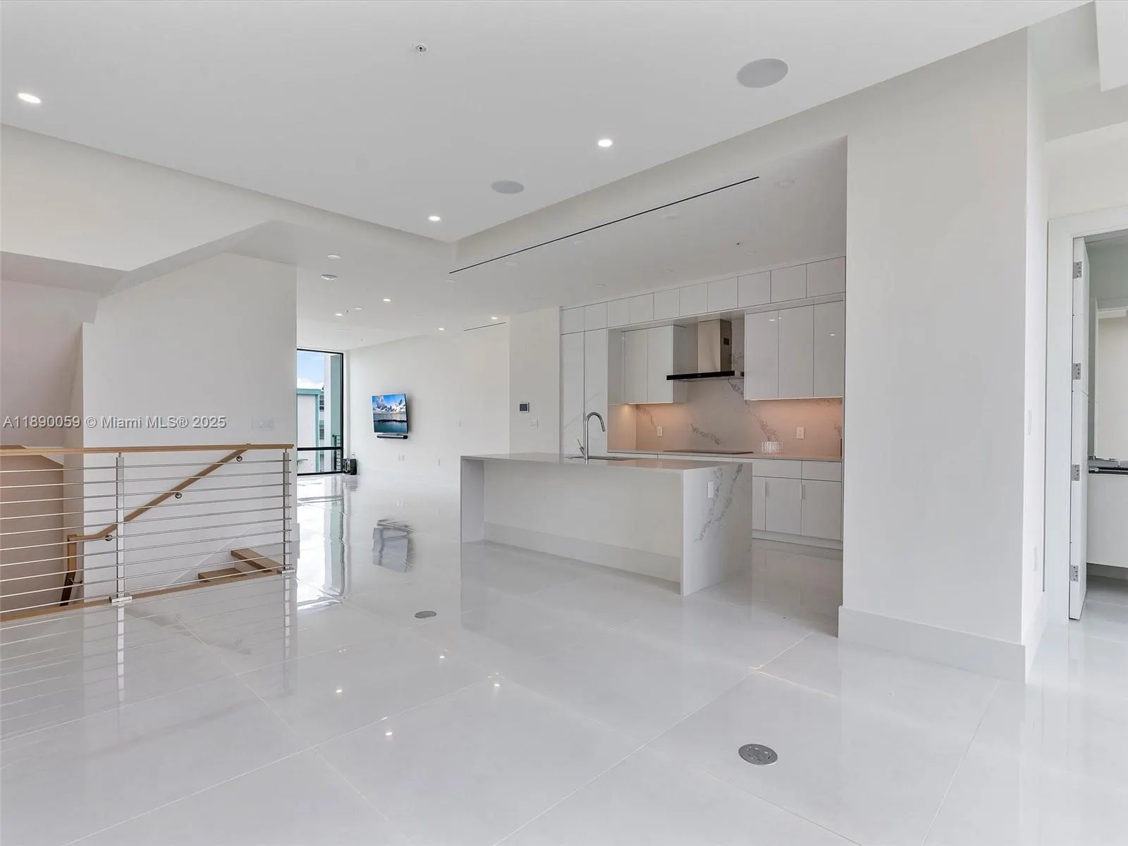 4004 NE 167 ST, #8