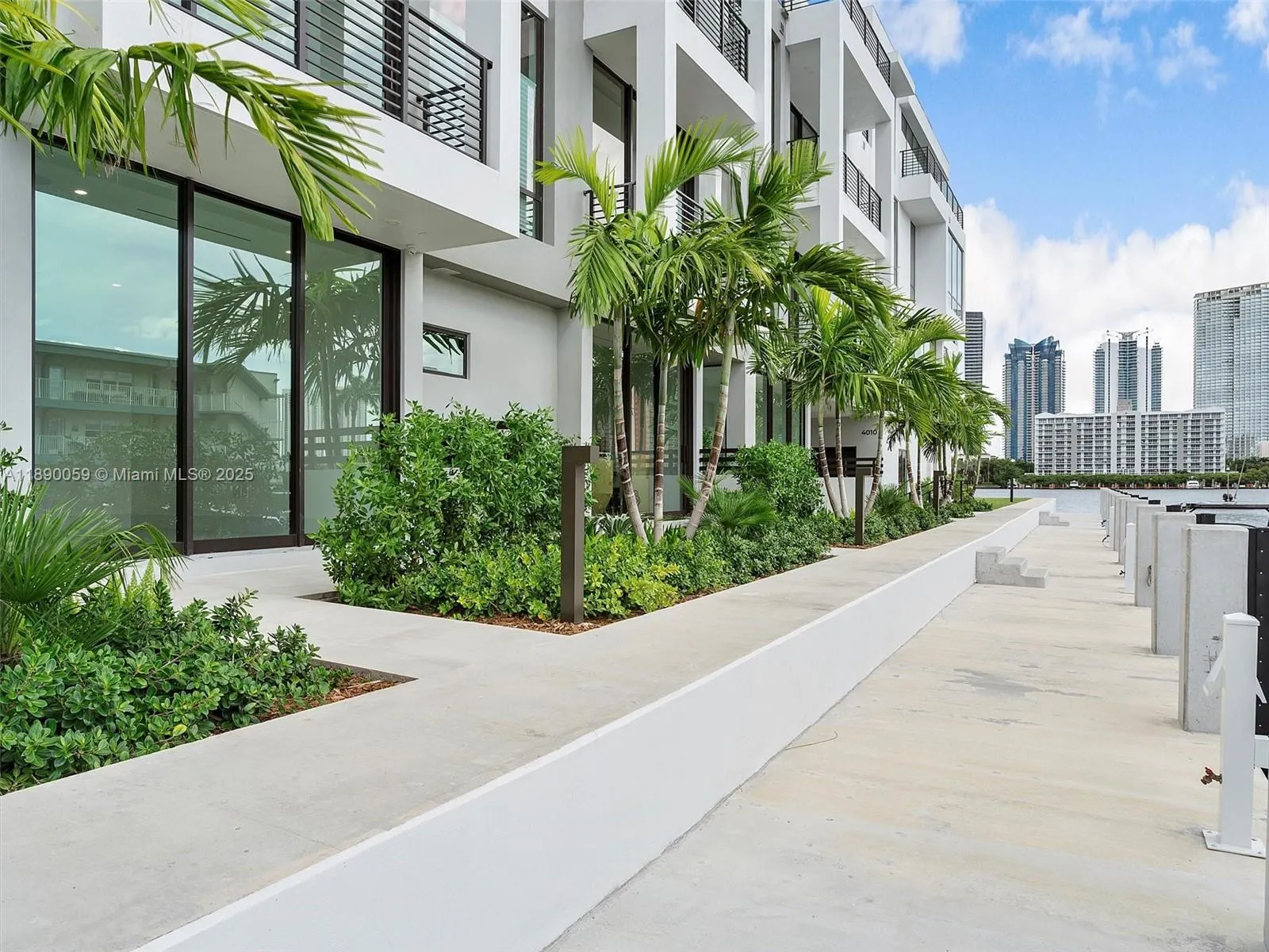 4004 NE 167 ST, #8