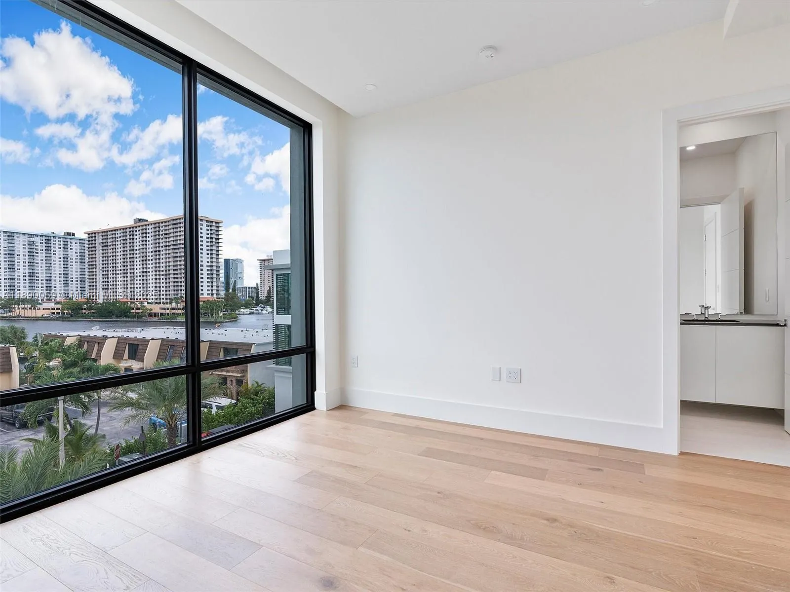 4004 NE 167 ST, #8