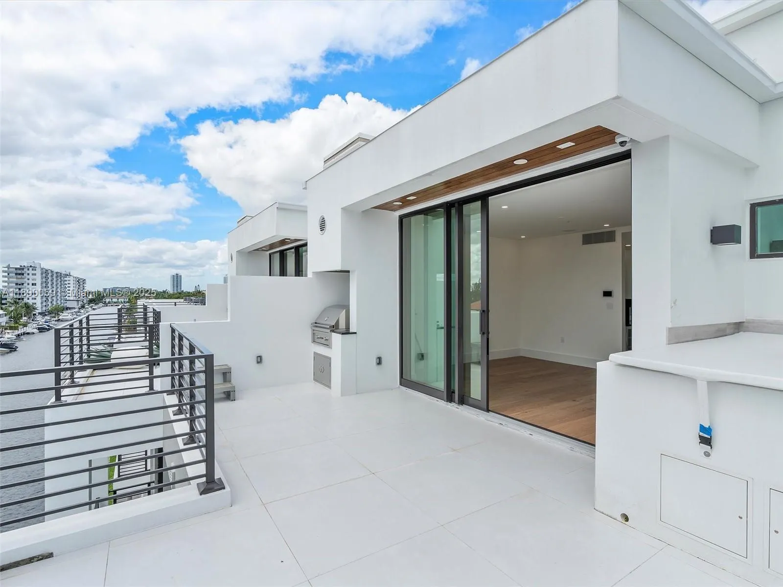 4004 NE 167 ST, #8