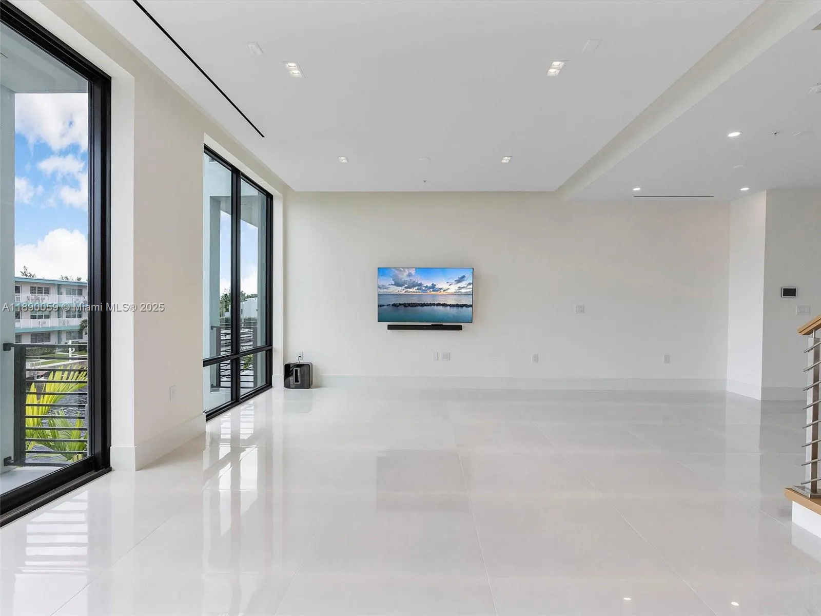 4004 NE 167 ST, #8