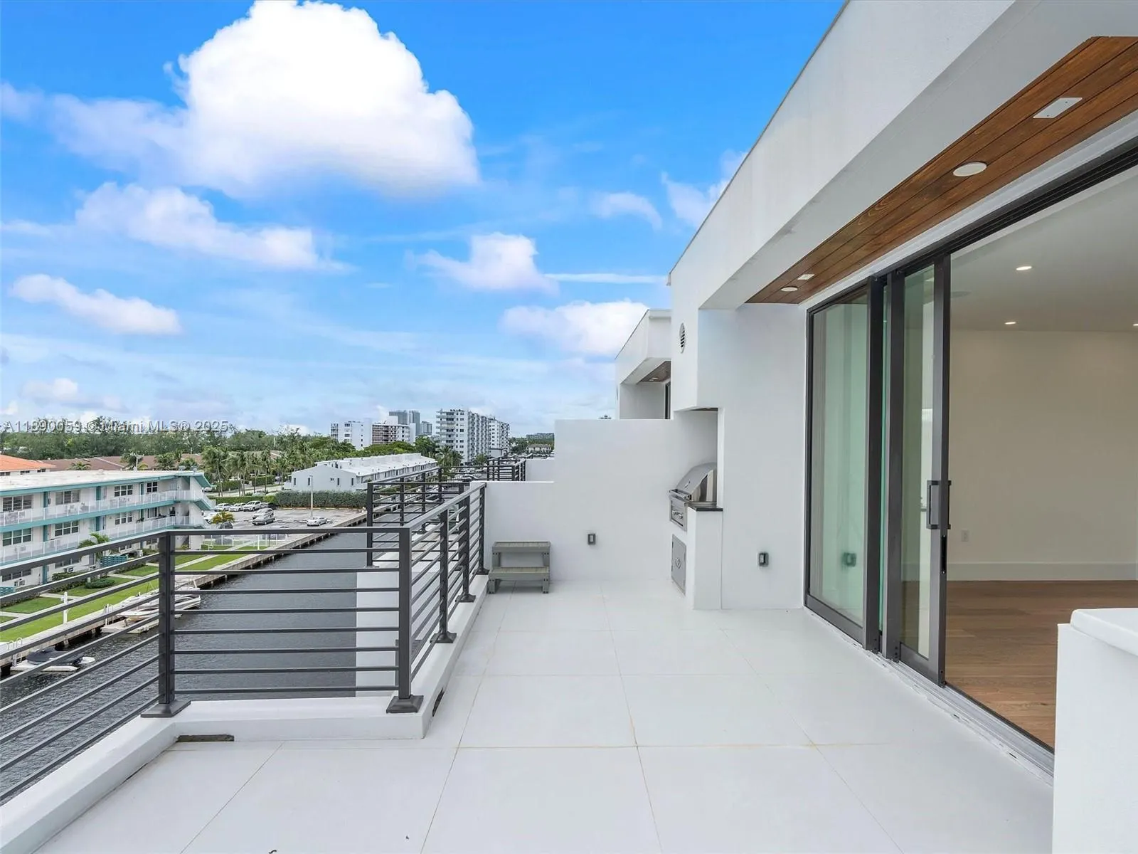 4004 NE 167 ST, #8