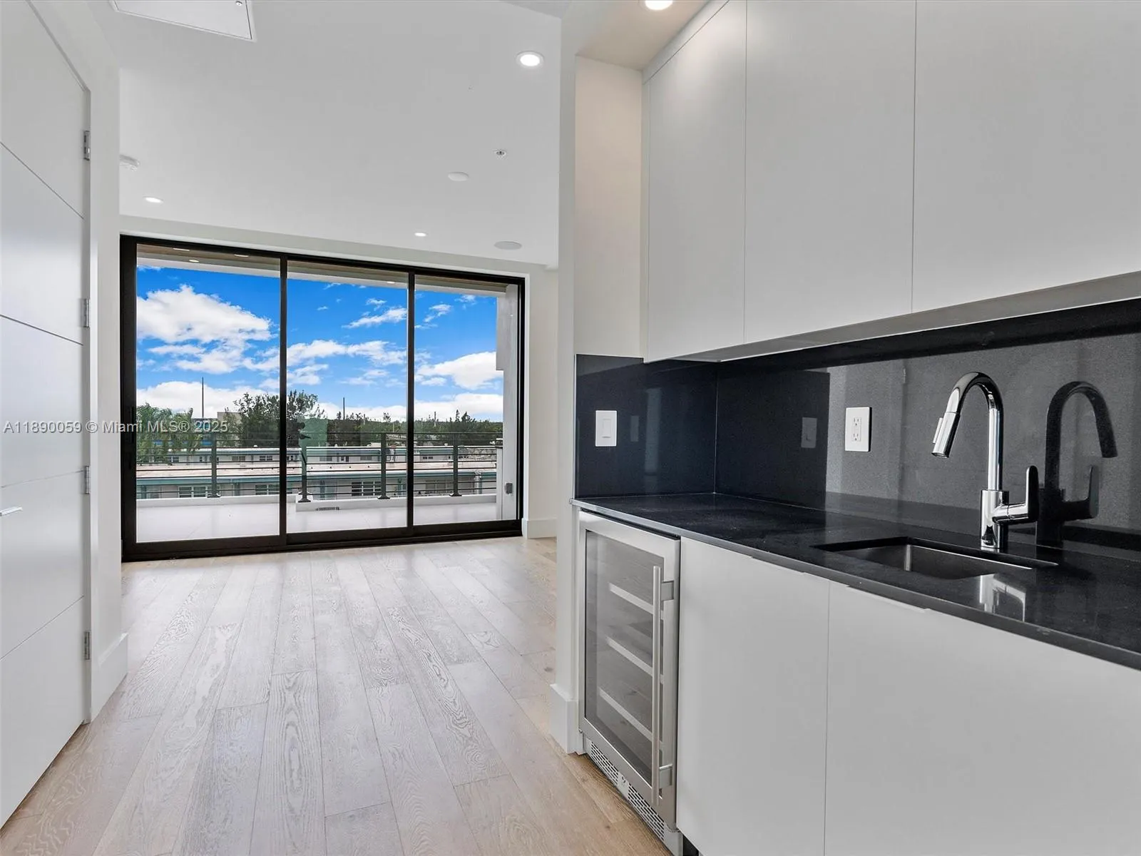 4004 NE 167 ST, #8