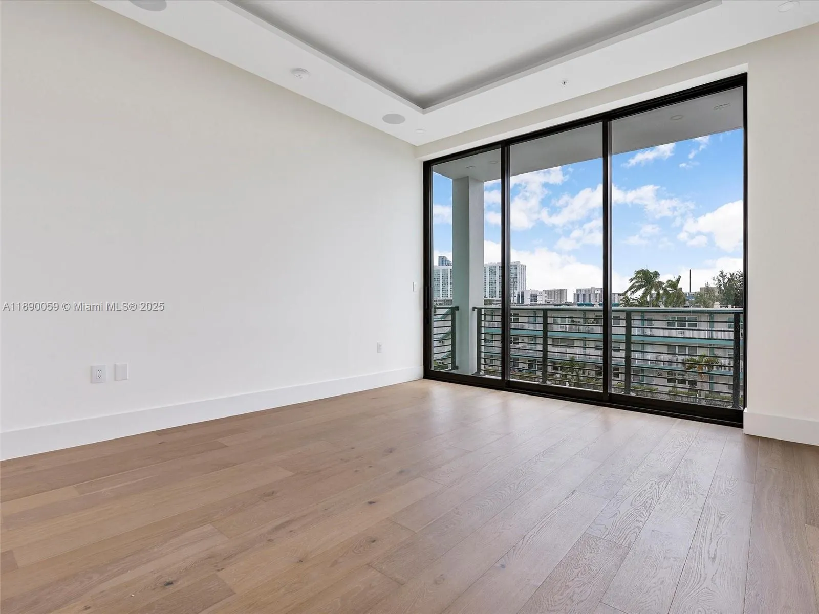 4004 NE 167 ST, #8