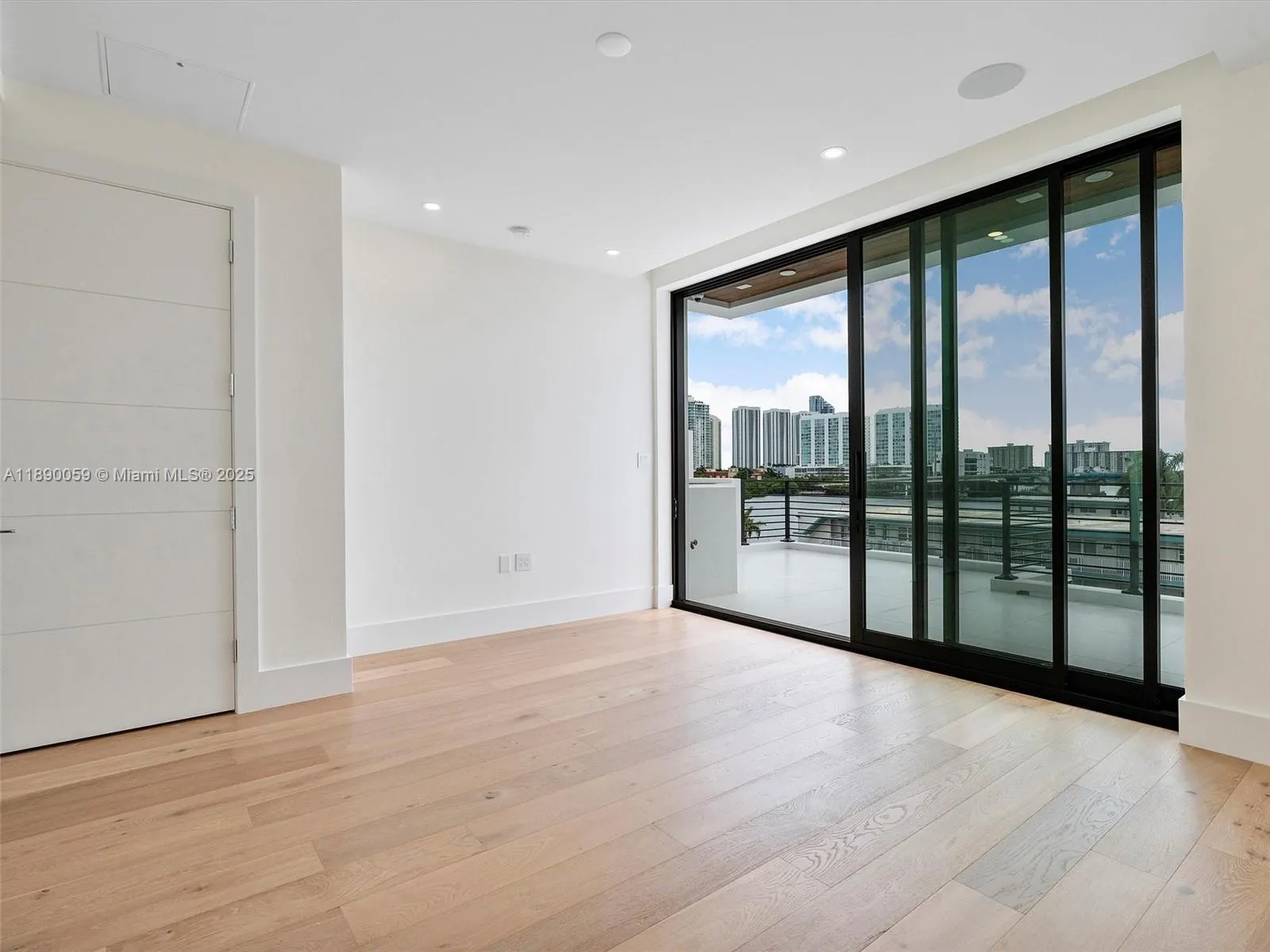 4004 NE 167 ST, #8