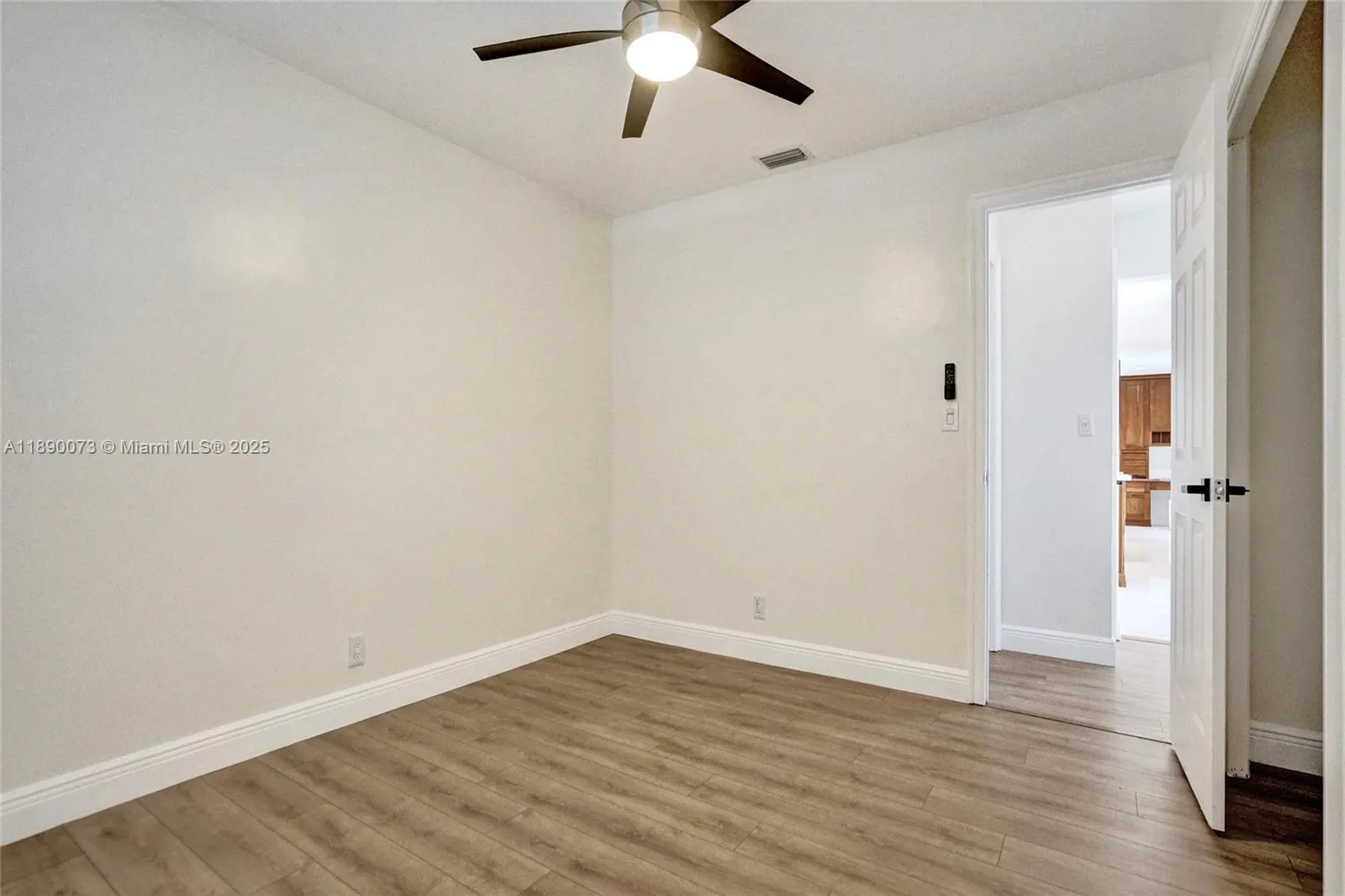300 W Chaminade Dr