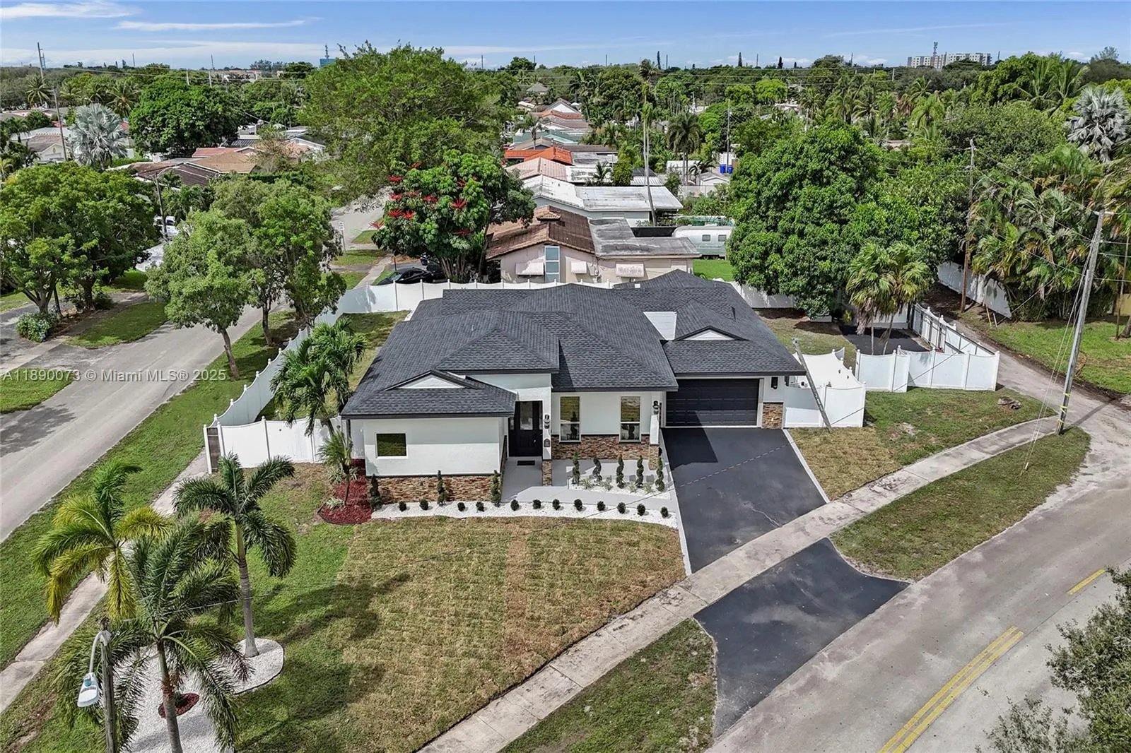 300 W Chaminade Dr