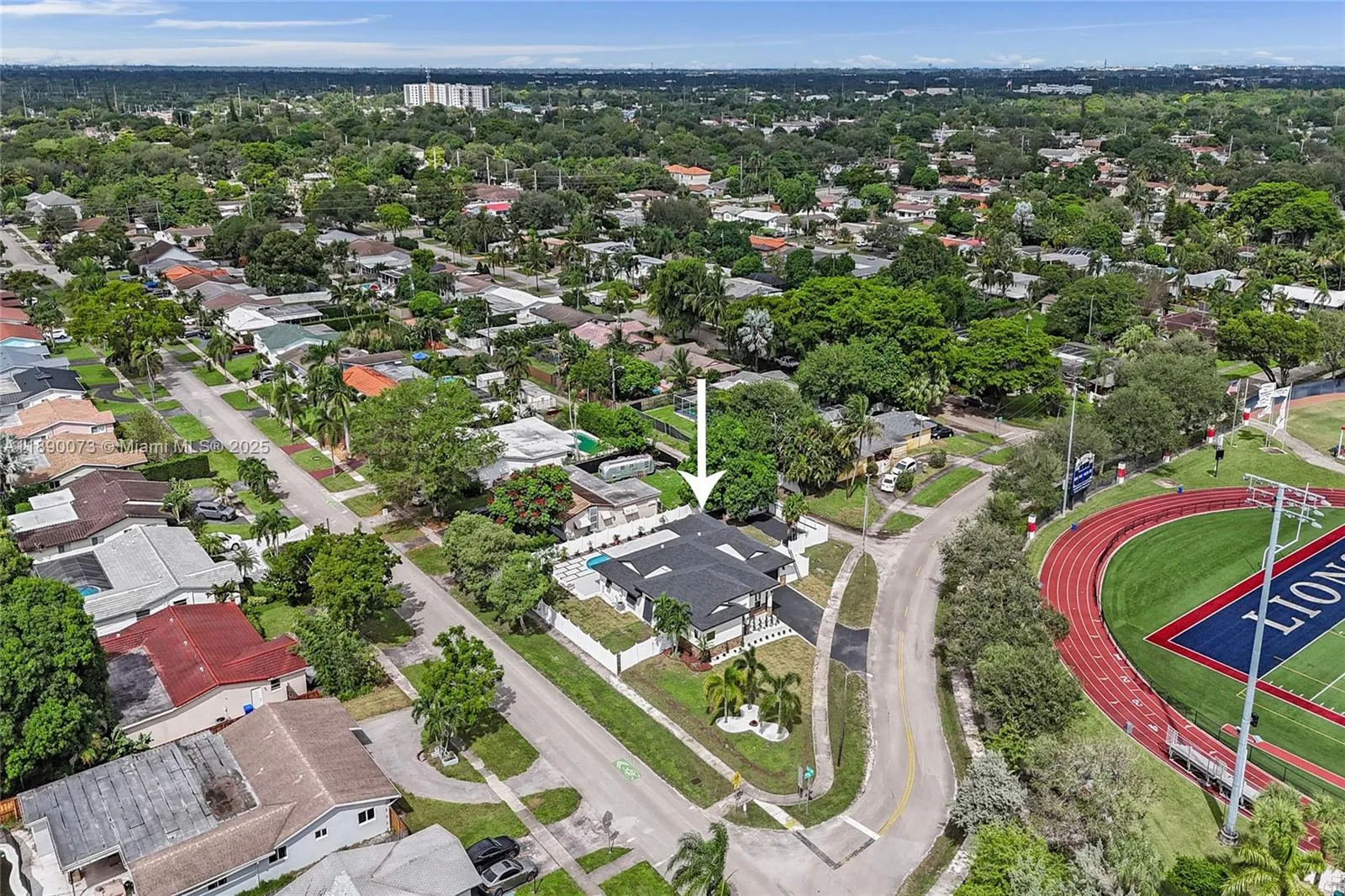 300 W Chaminade Dr