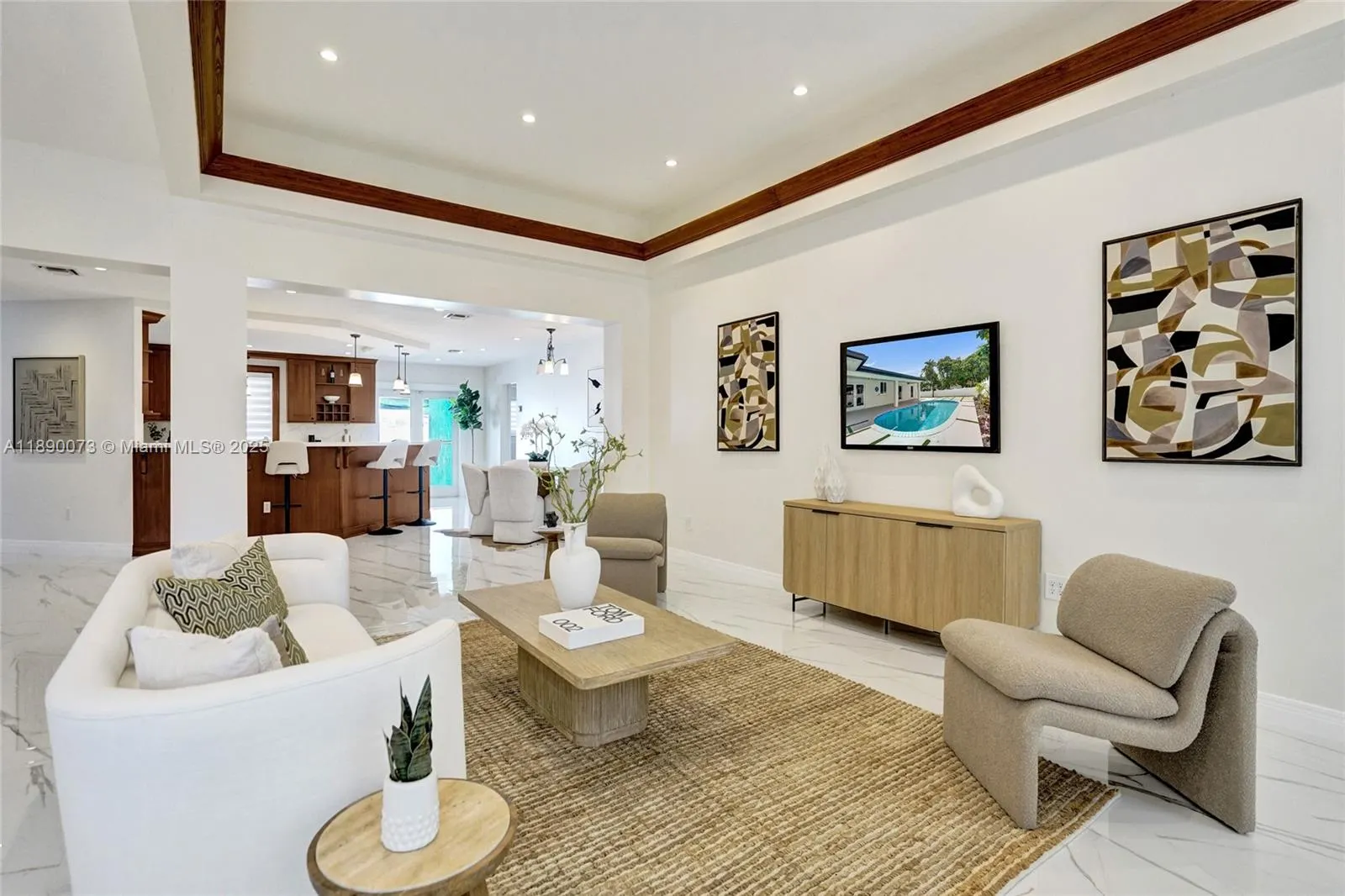 300 W Chaminade Dr