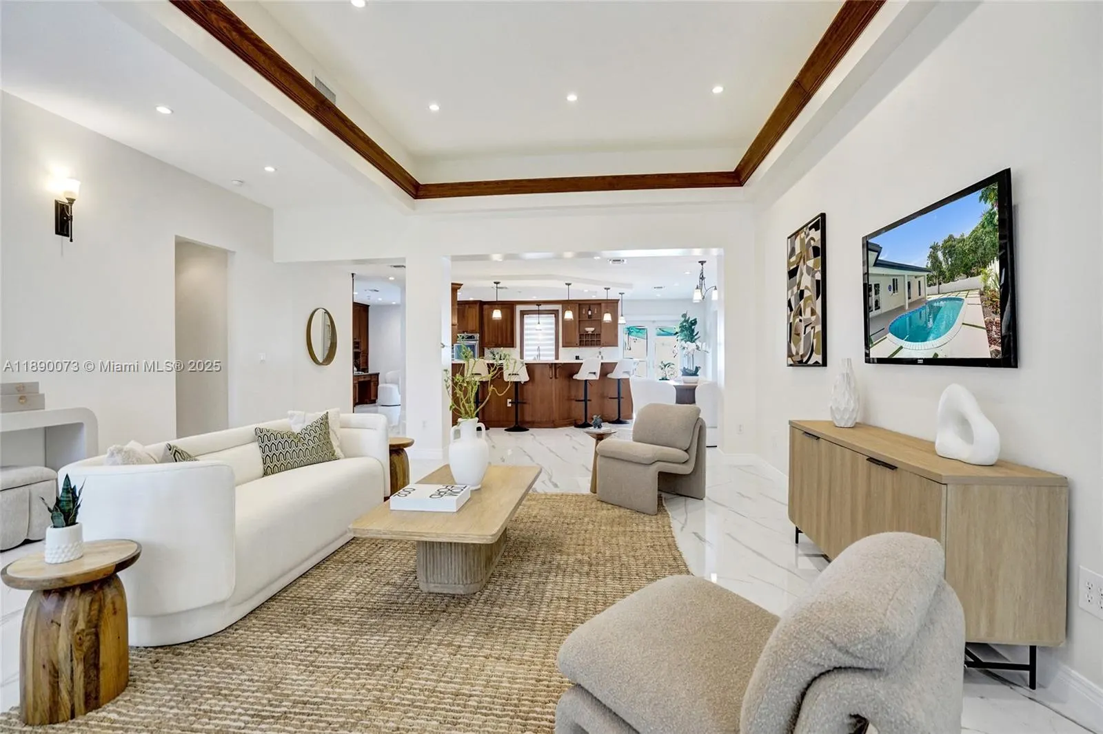 300 W Chaminade Dr