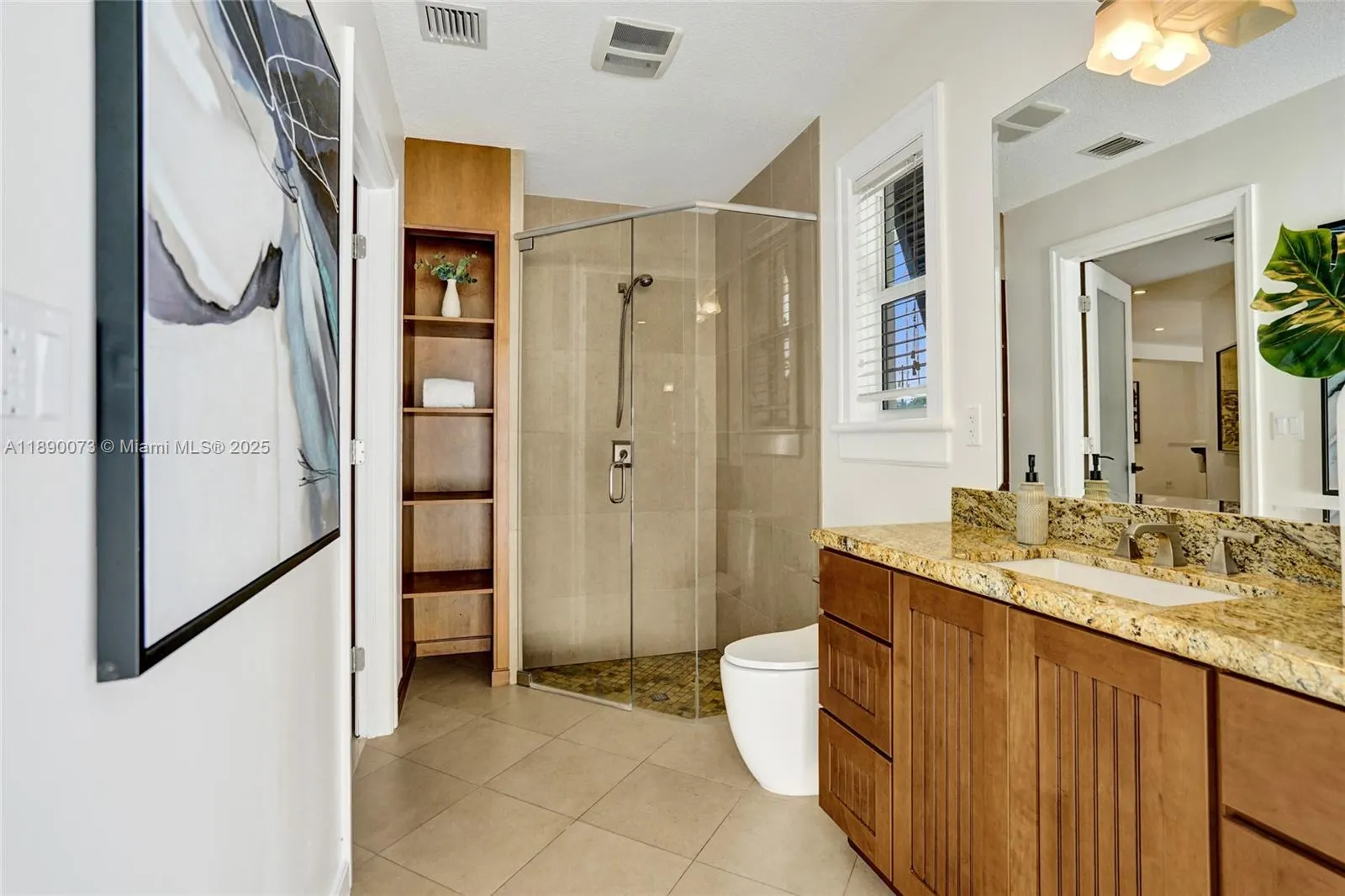 300 W Chaminade Dr