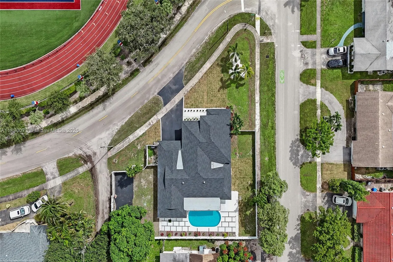 300 W Chaminade Dr