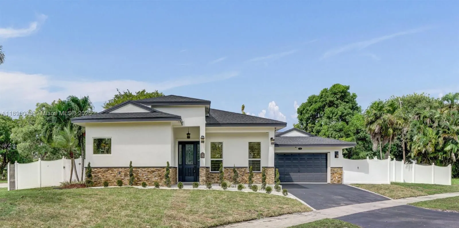 300 W Chaminade Dr