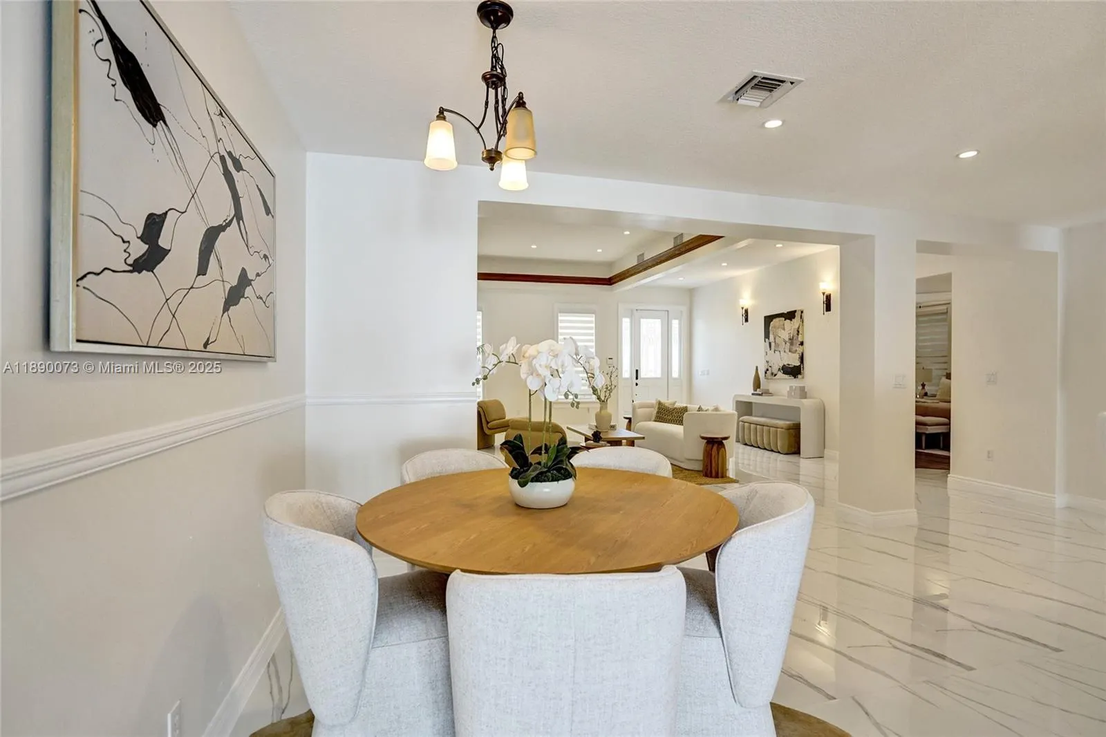 300 W Chaminade Dr