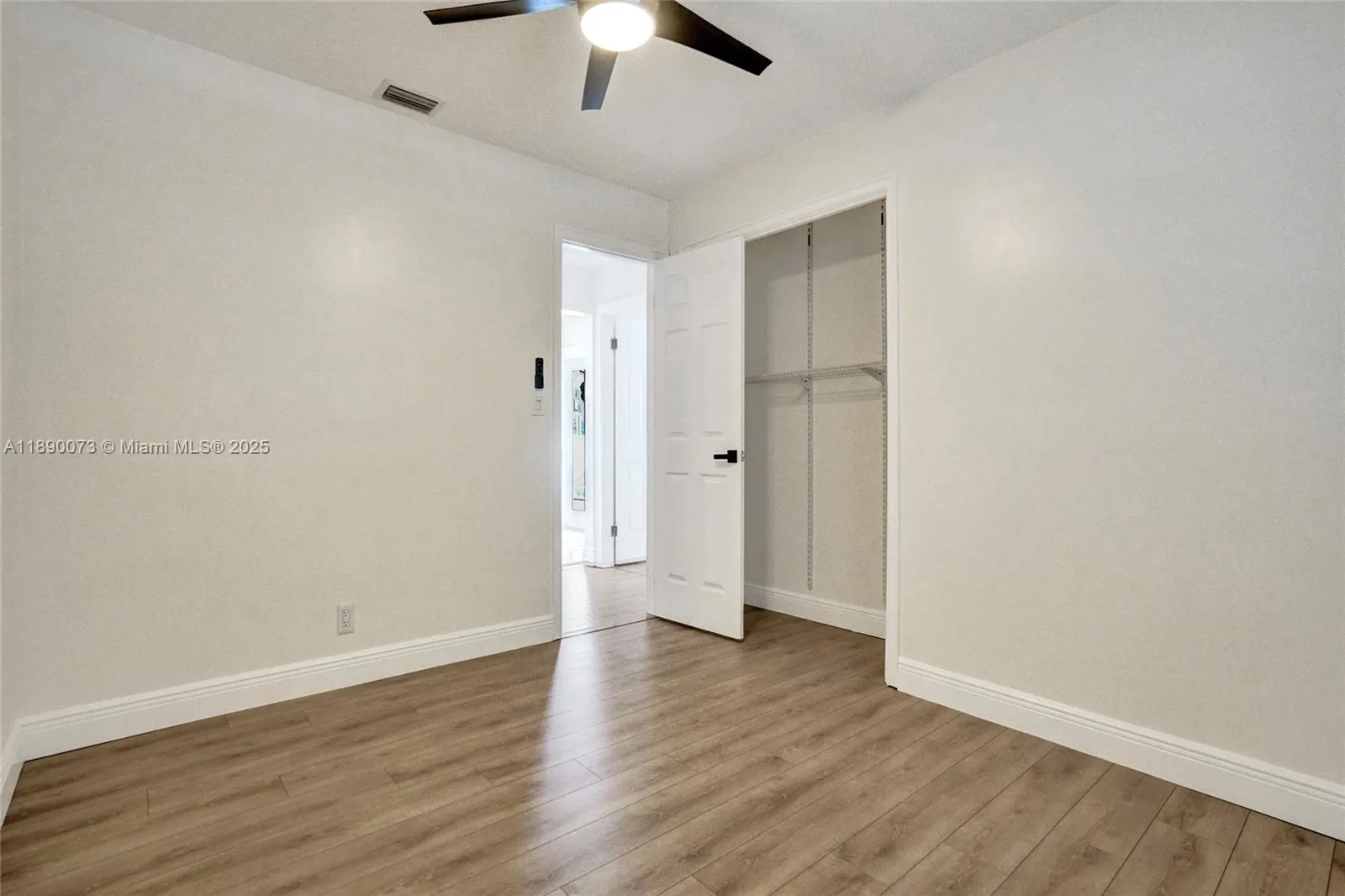 300 W Chaminade Dr