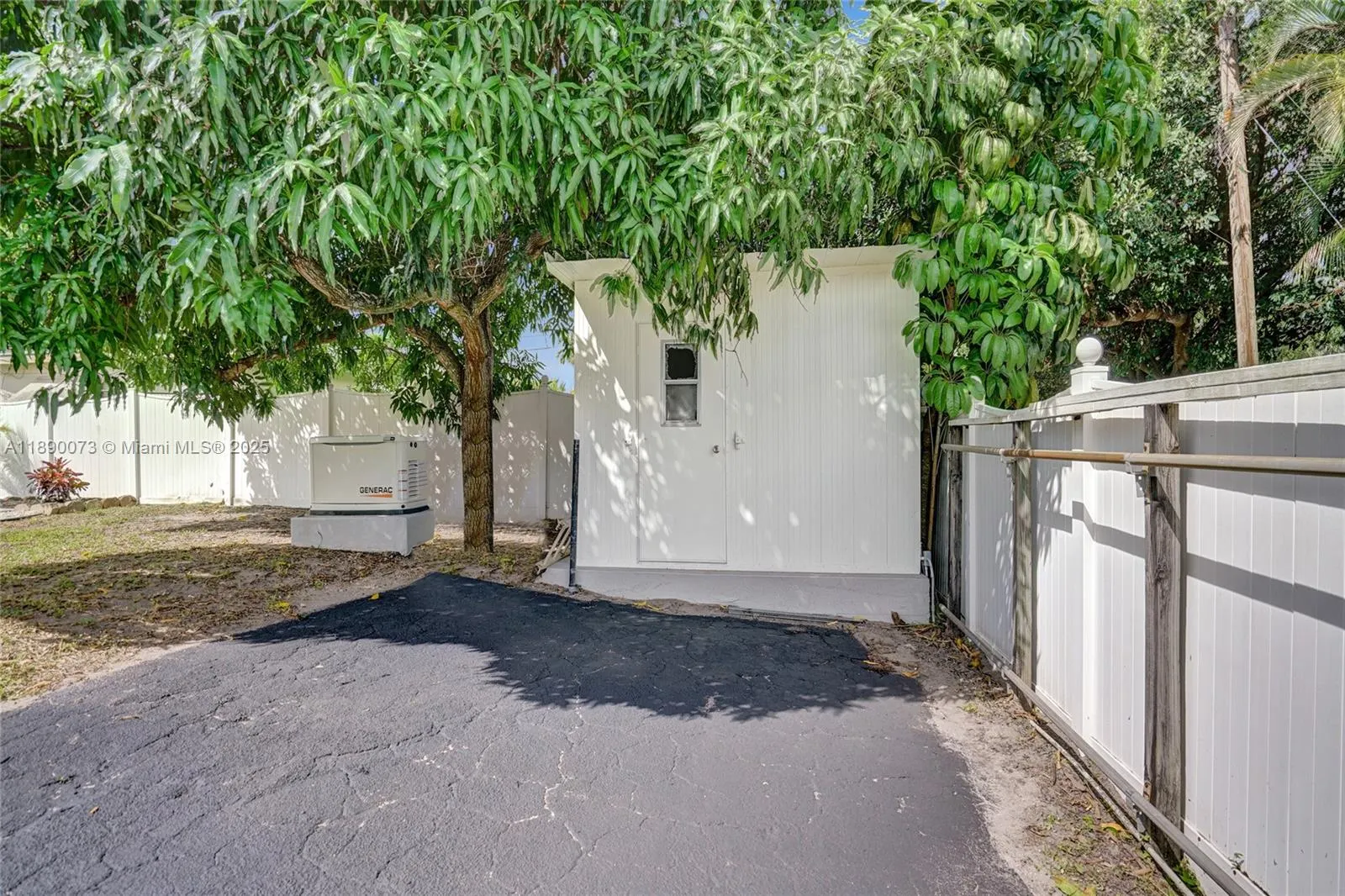 300 W Chaminade Dr