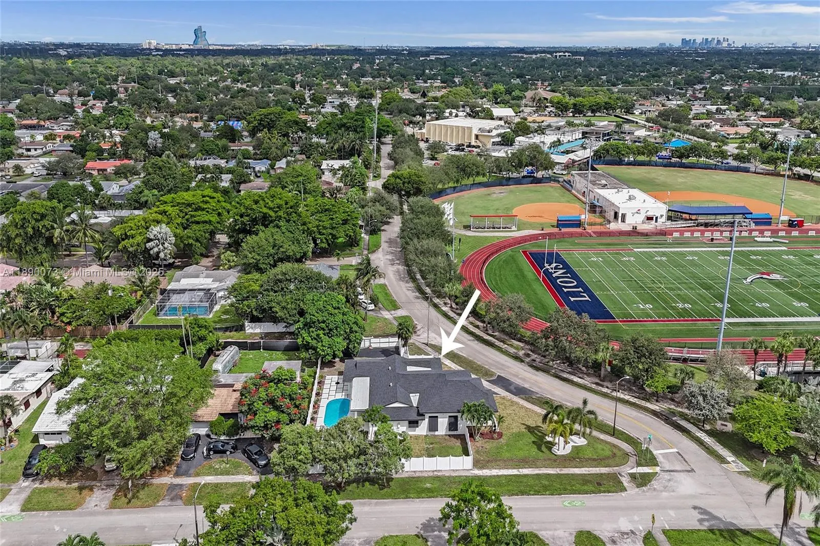 300 W Chaminade Dr