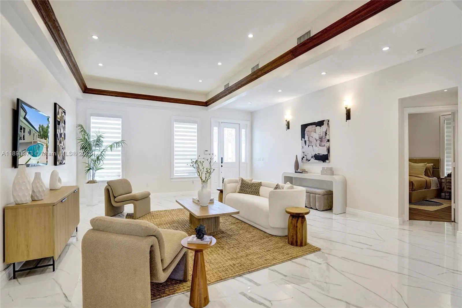 300 W Chaminade Dr