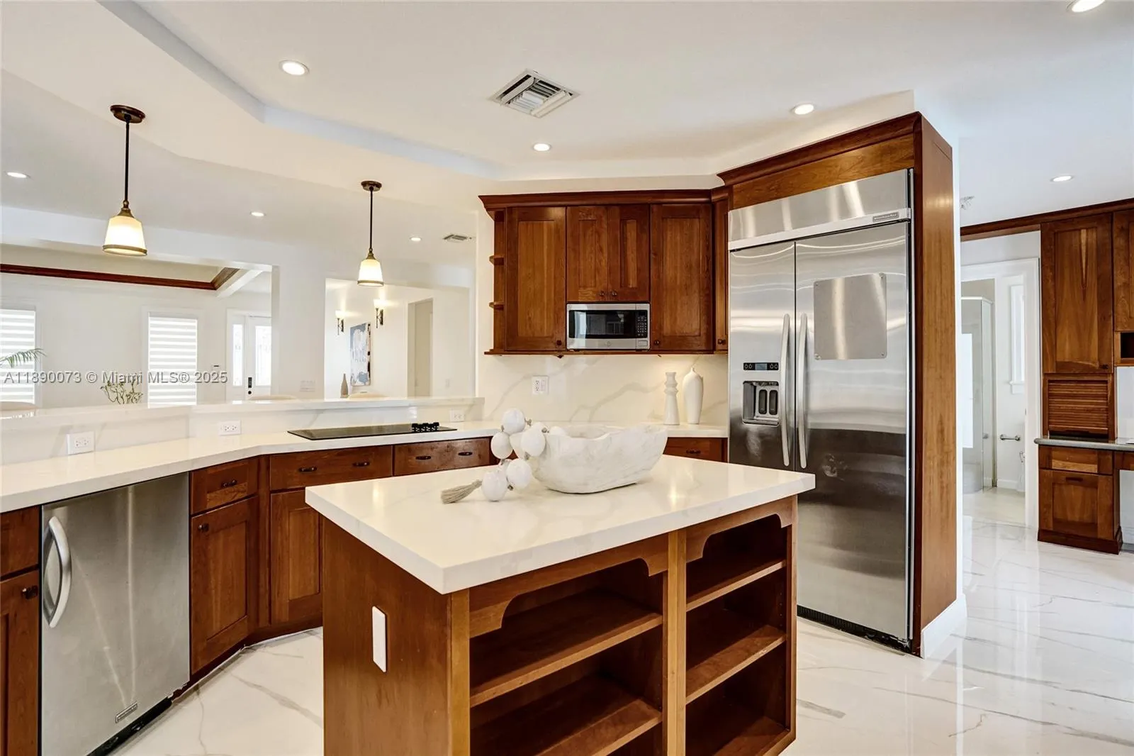 300 W Chaminade Dr