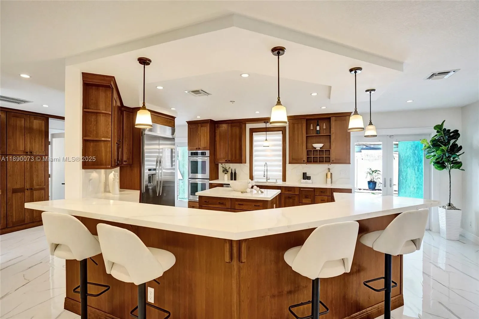 300 W Chaminade Dr