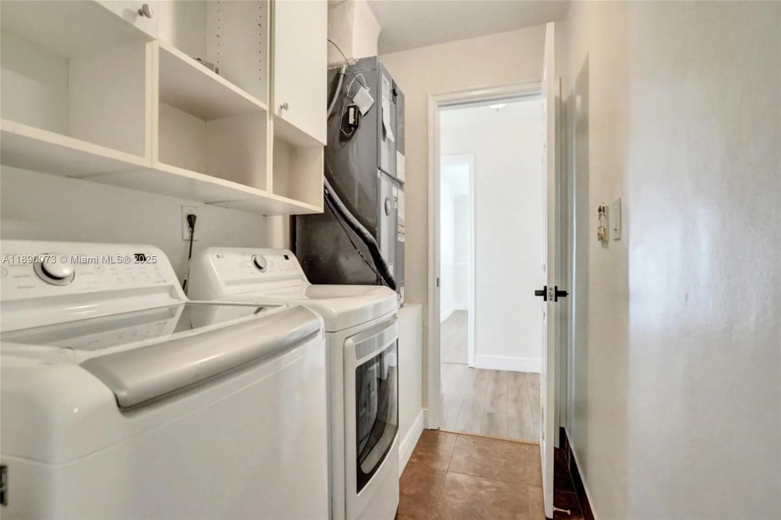 300 W Chaminade Dr