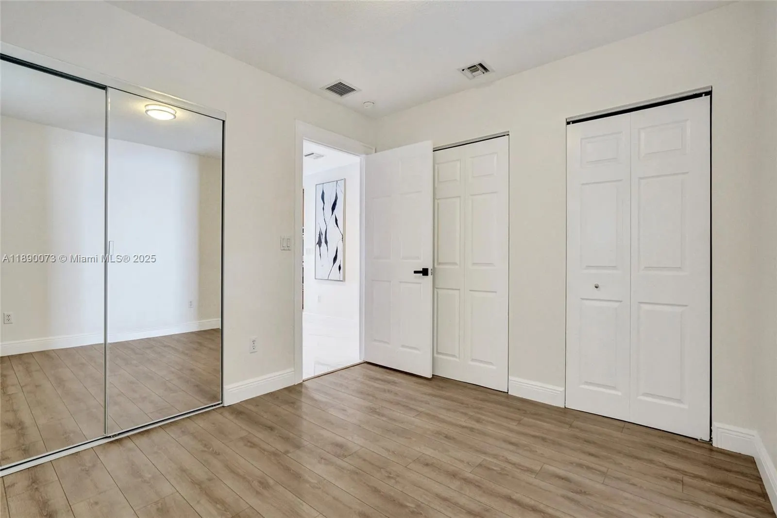 300 W Chaminade Dr