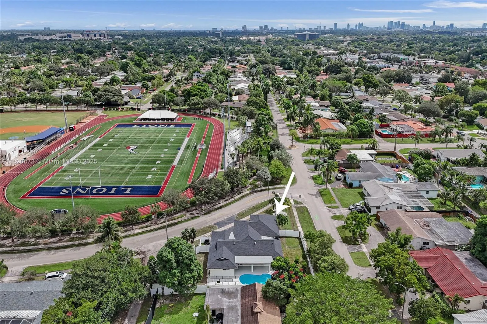 300 W Chaminade Dr
