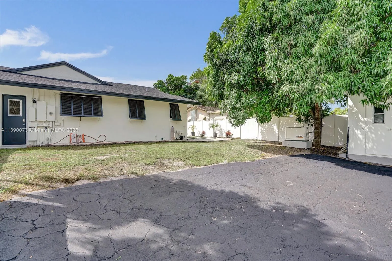 300 W Chaminade Dr