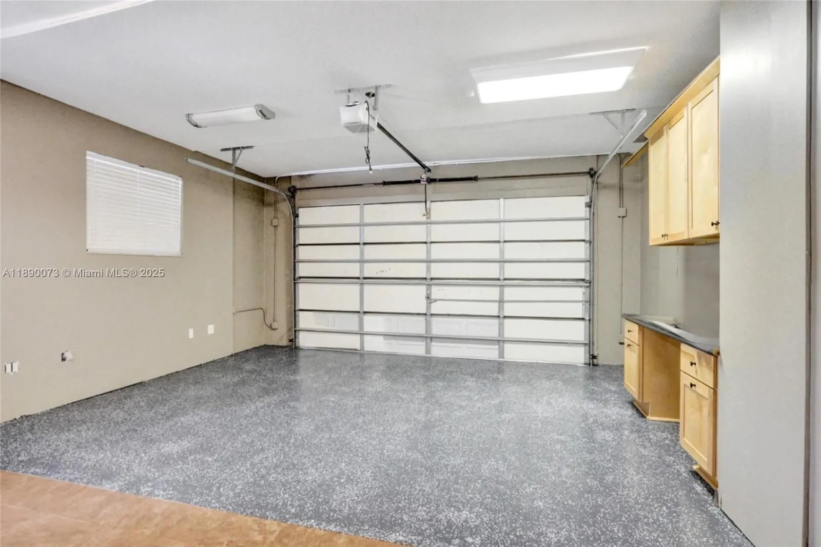 300 W Chaminade Dr