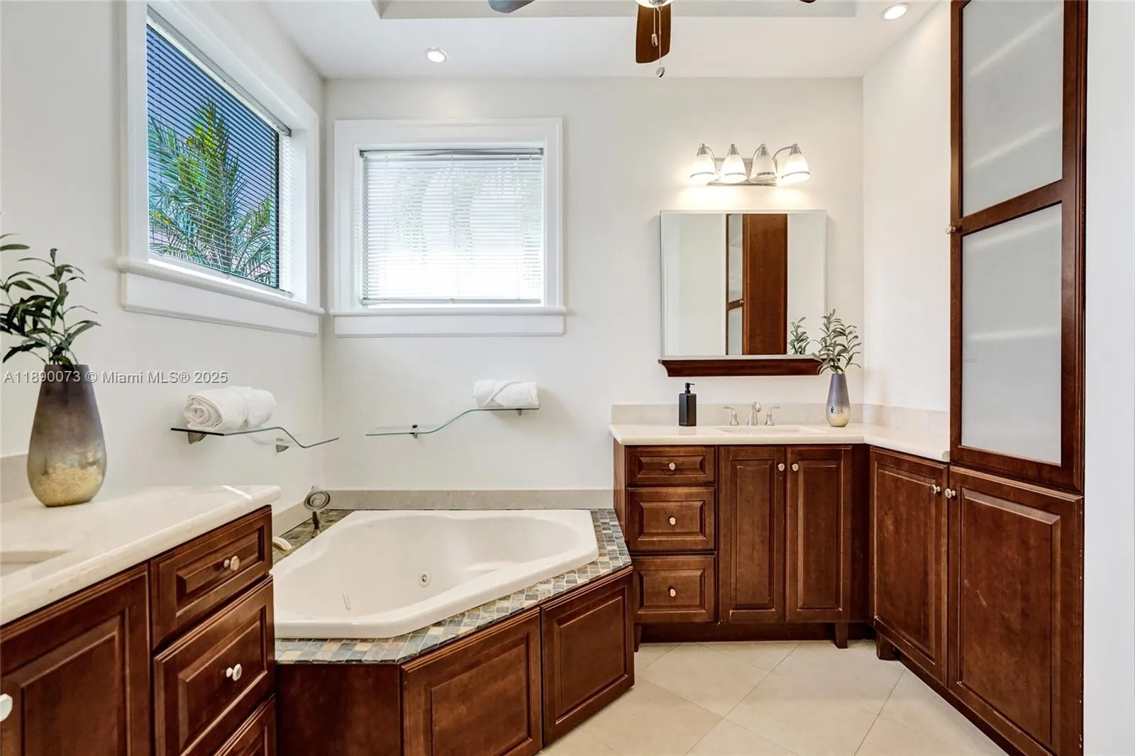 300 W Chaminade Dr