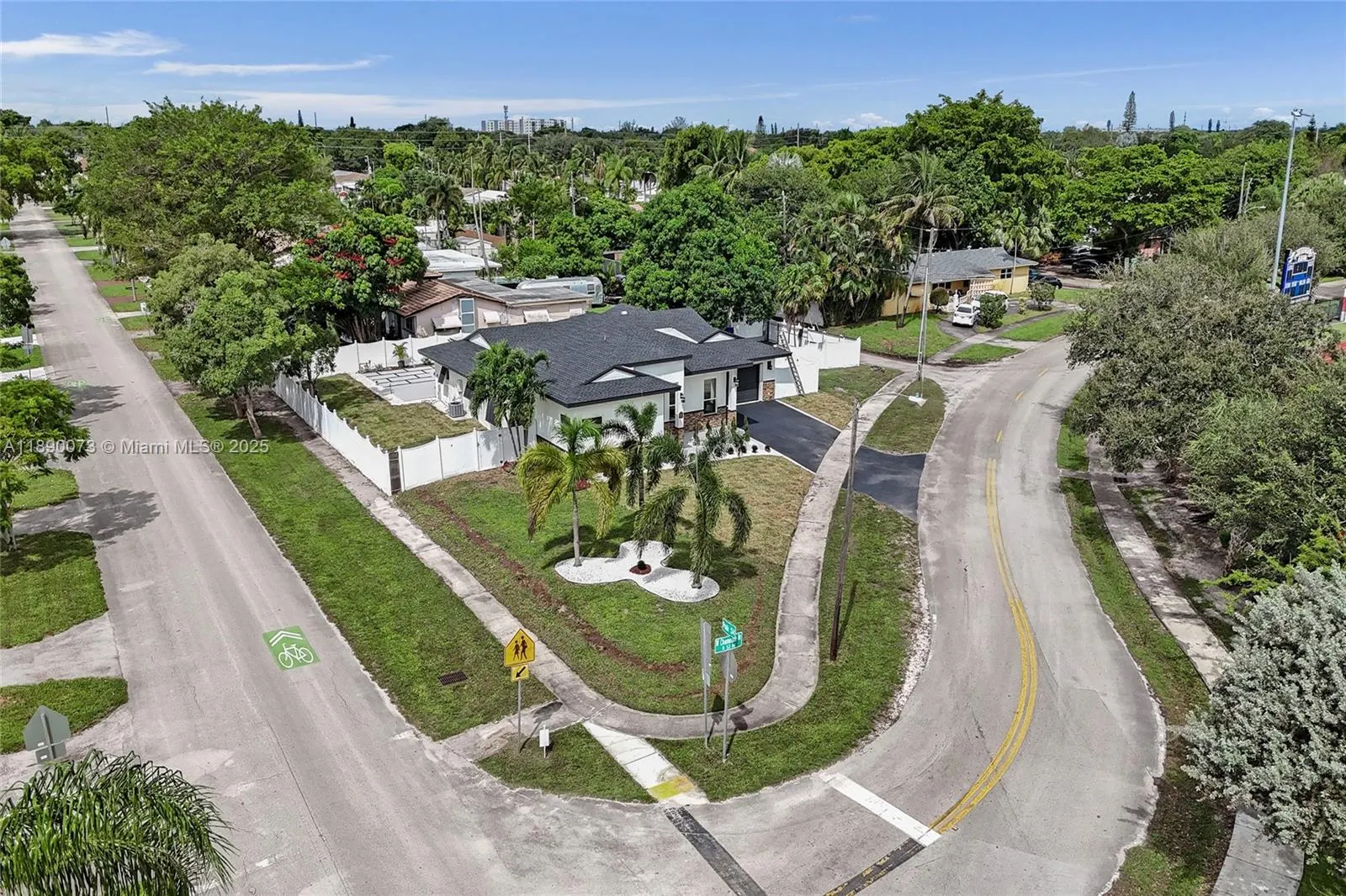 300 W Chaminade Dr