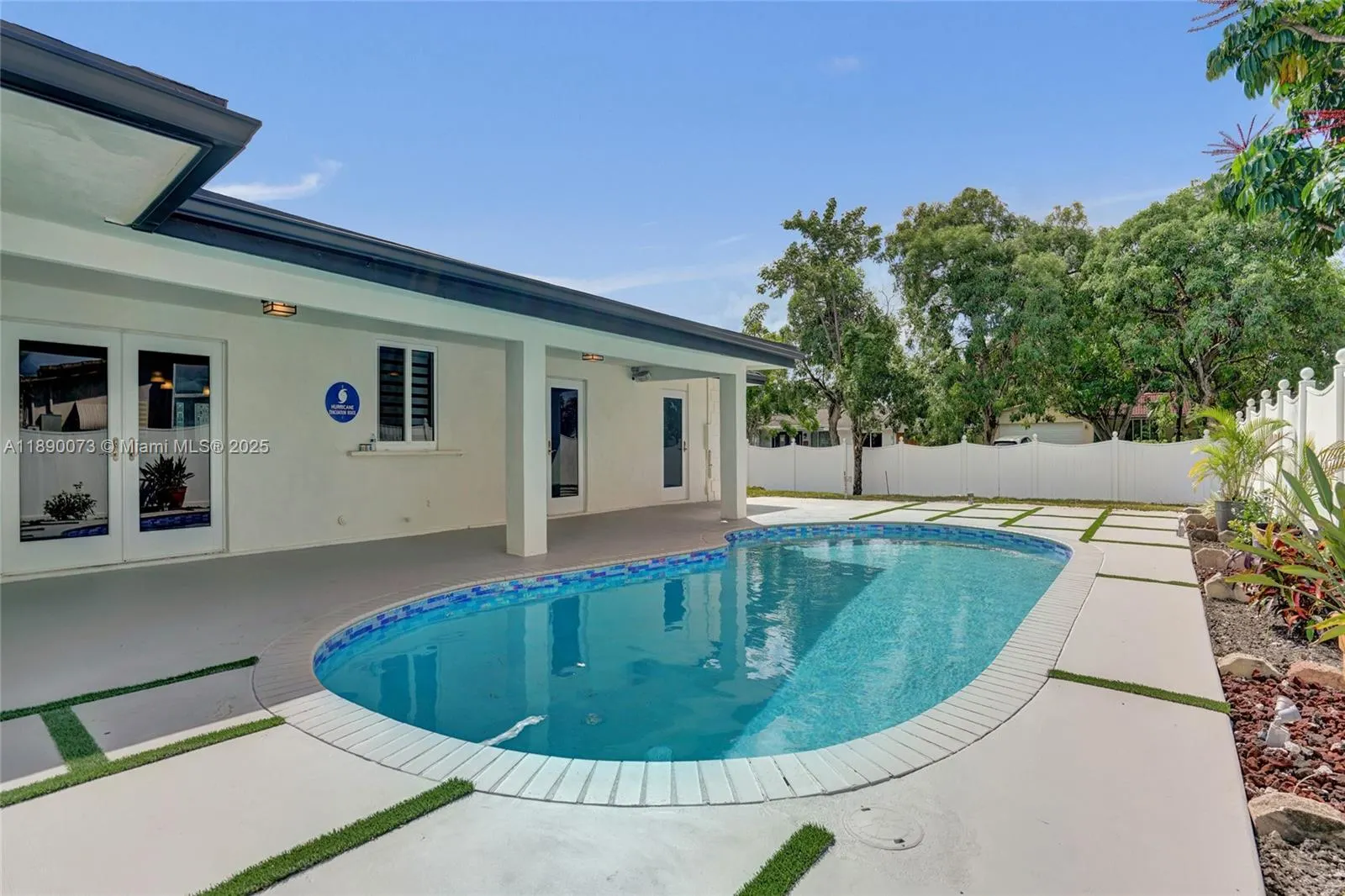 300 W Chaminade Dr