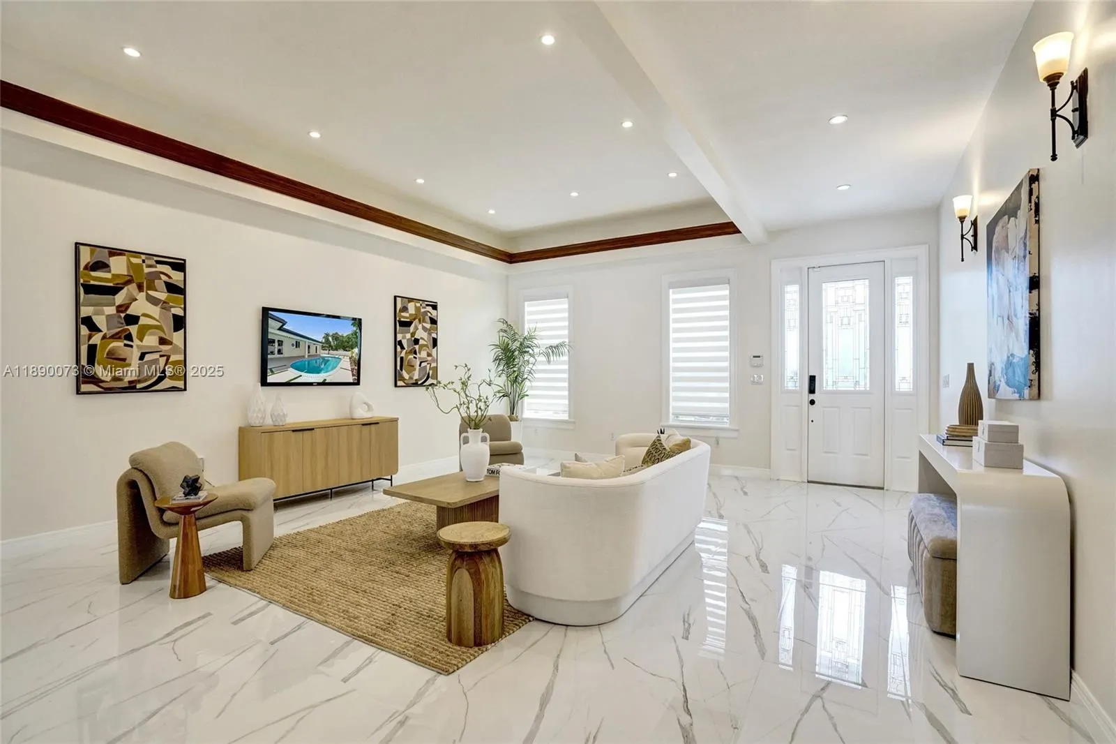 300 W Chaminade Dr