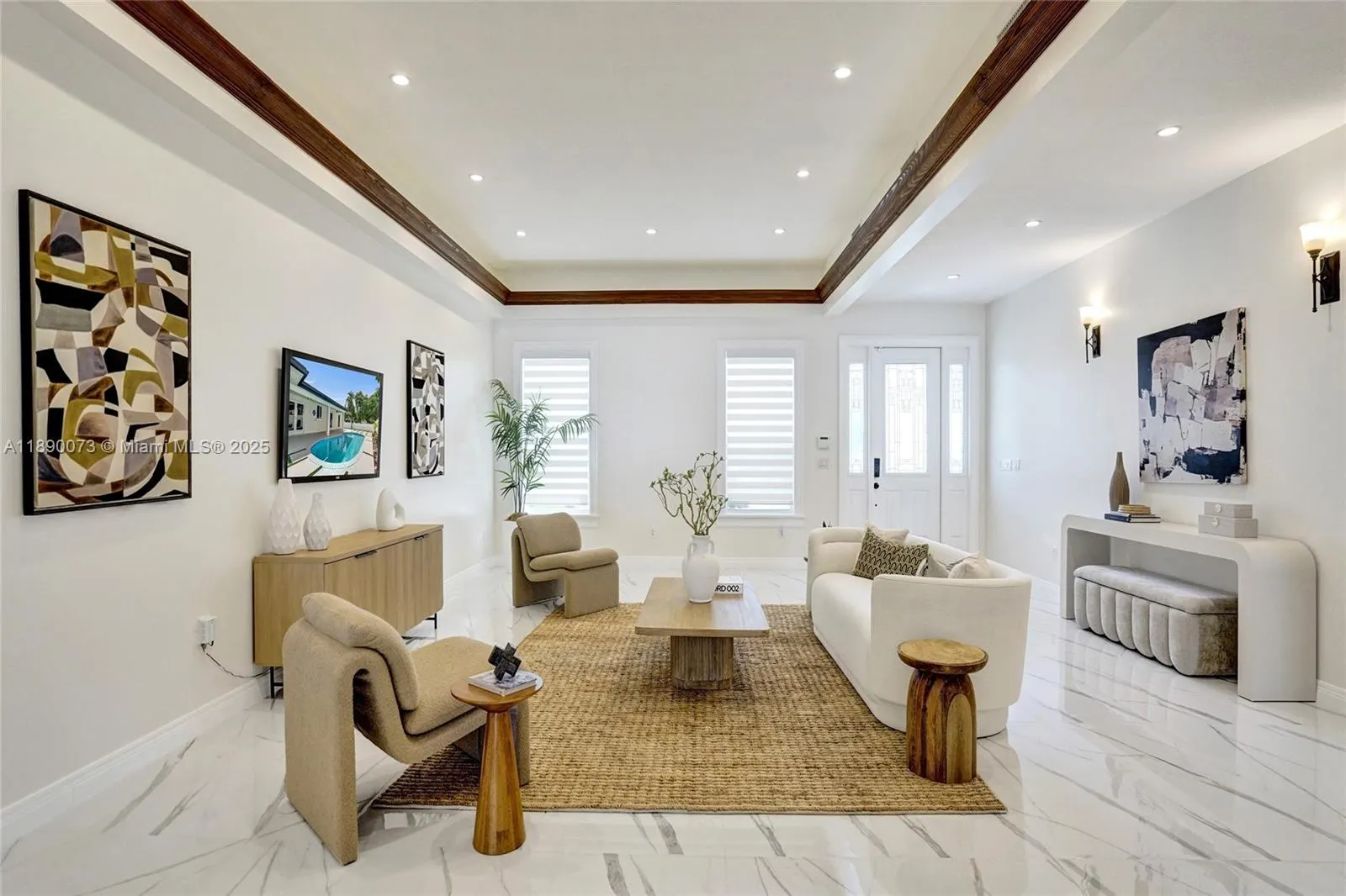 300 W Chaminade Dr