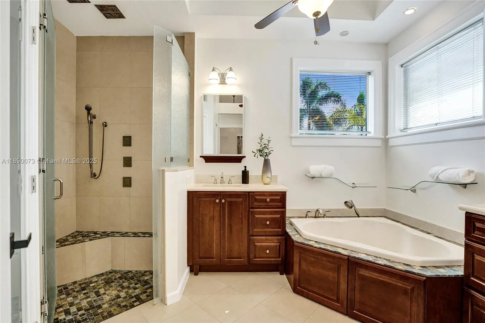300 W Chaminade Dr