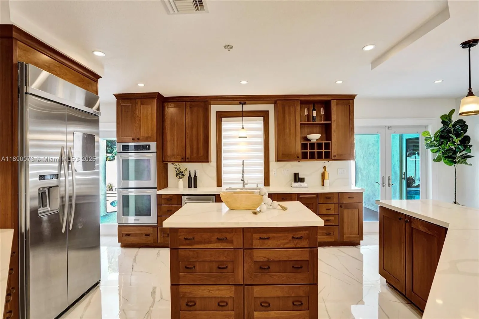 300 W Chaminade Dr