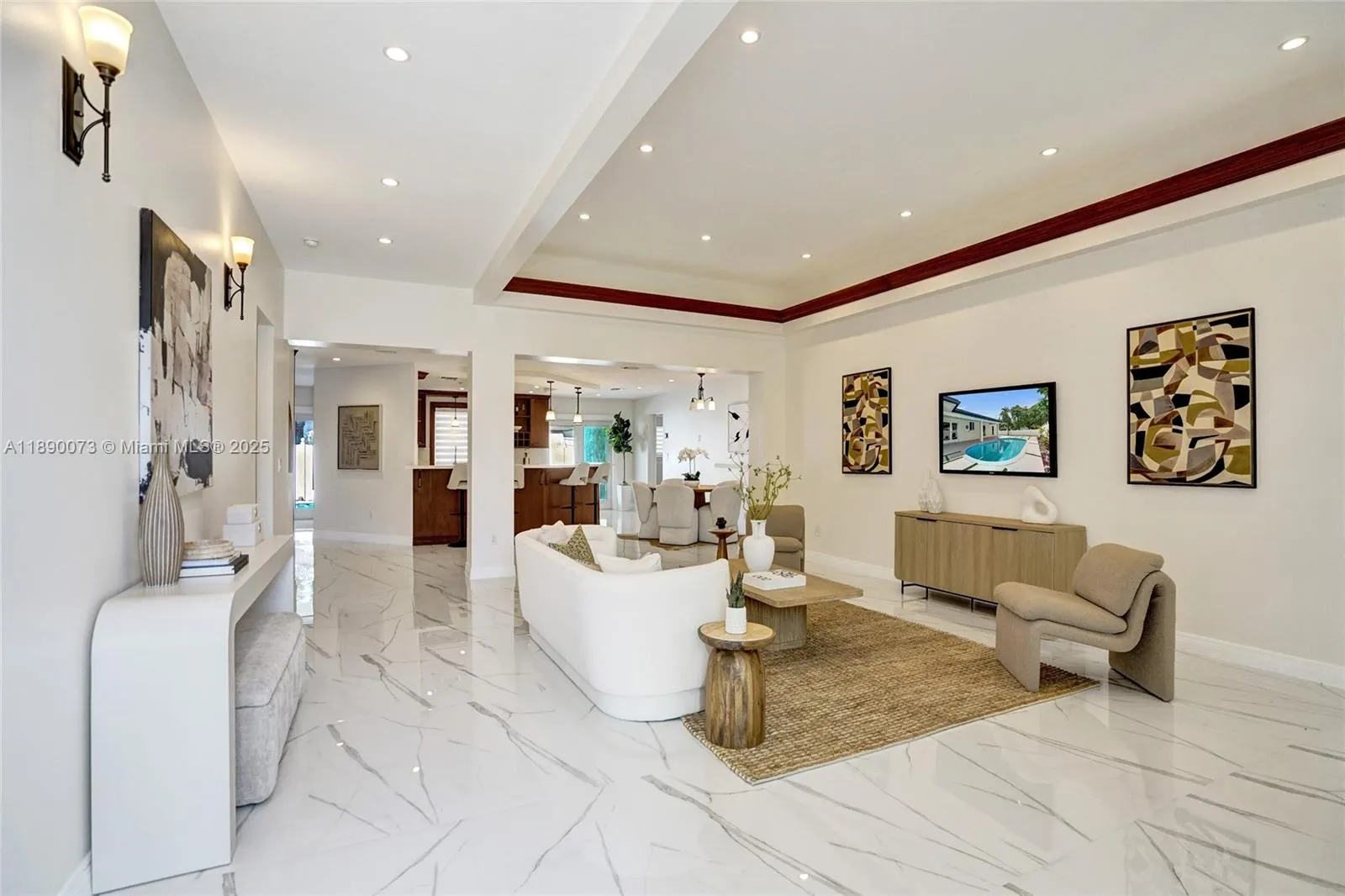 300 W Chaminade Dr