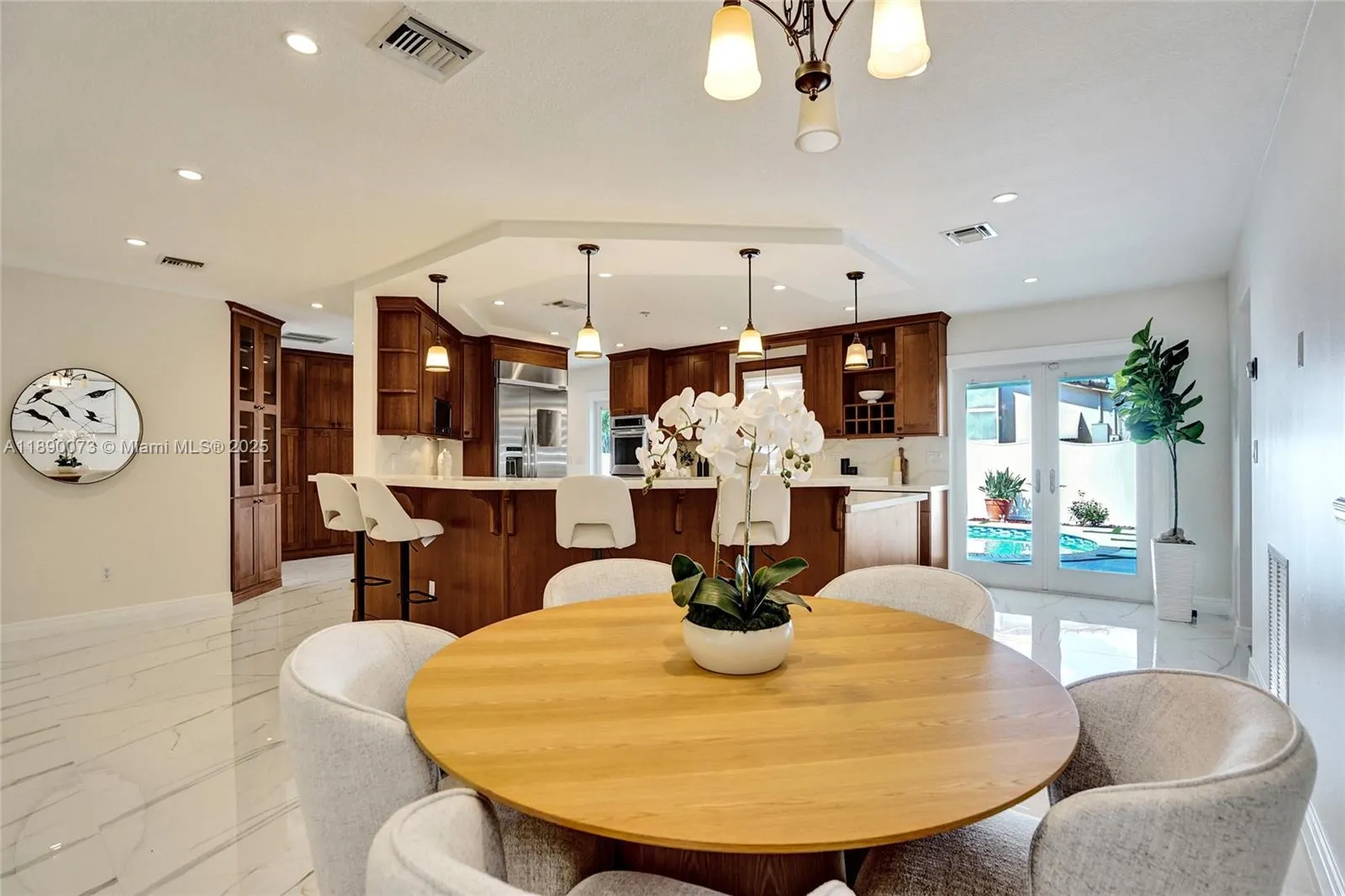 300 W Chaminade Dr