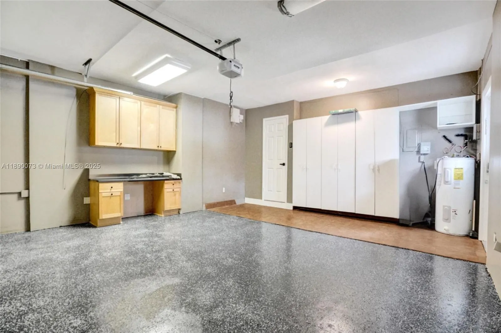 300 W Chaminade Dr