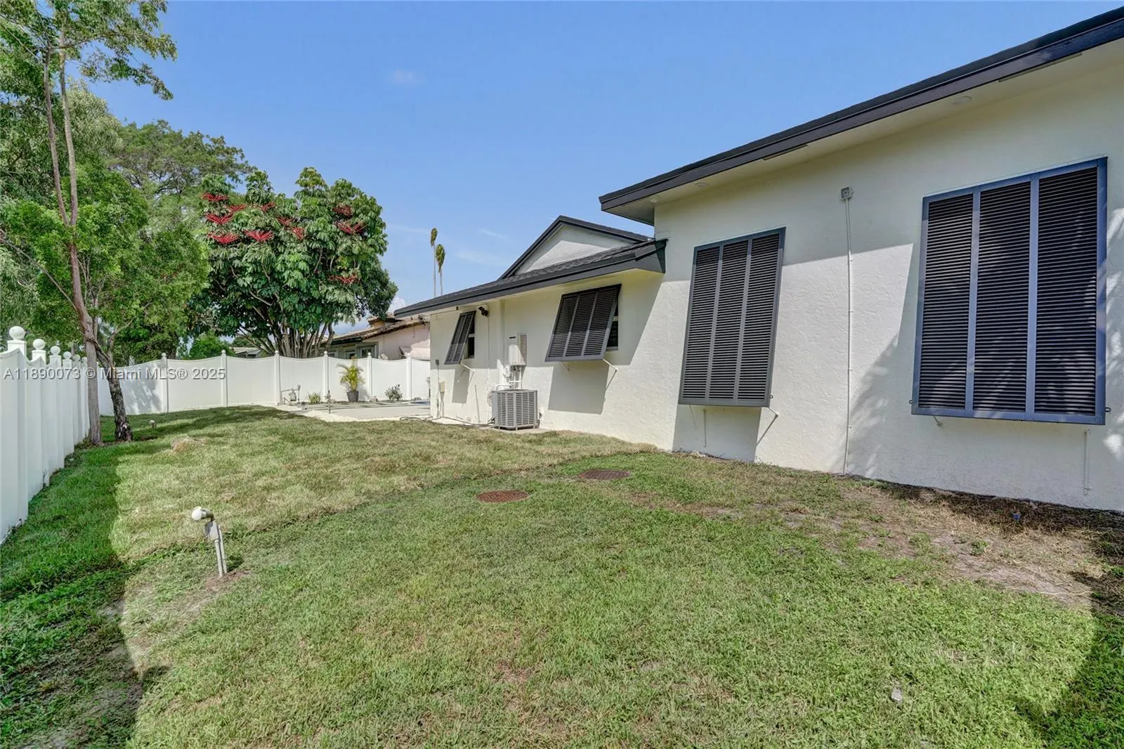 300 W Chaminade Dr