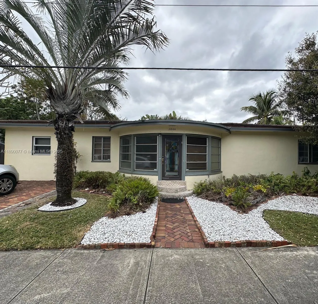 1000 W Las Olas Blvd, #1
