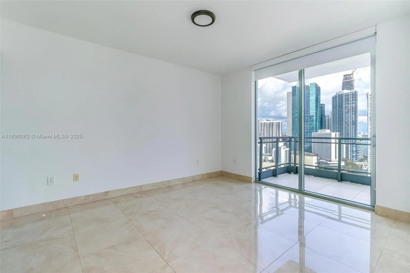92 SW 3rd St, #2712