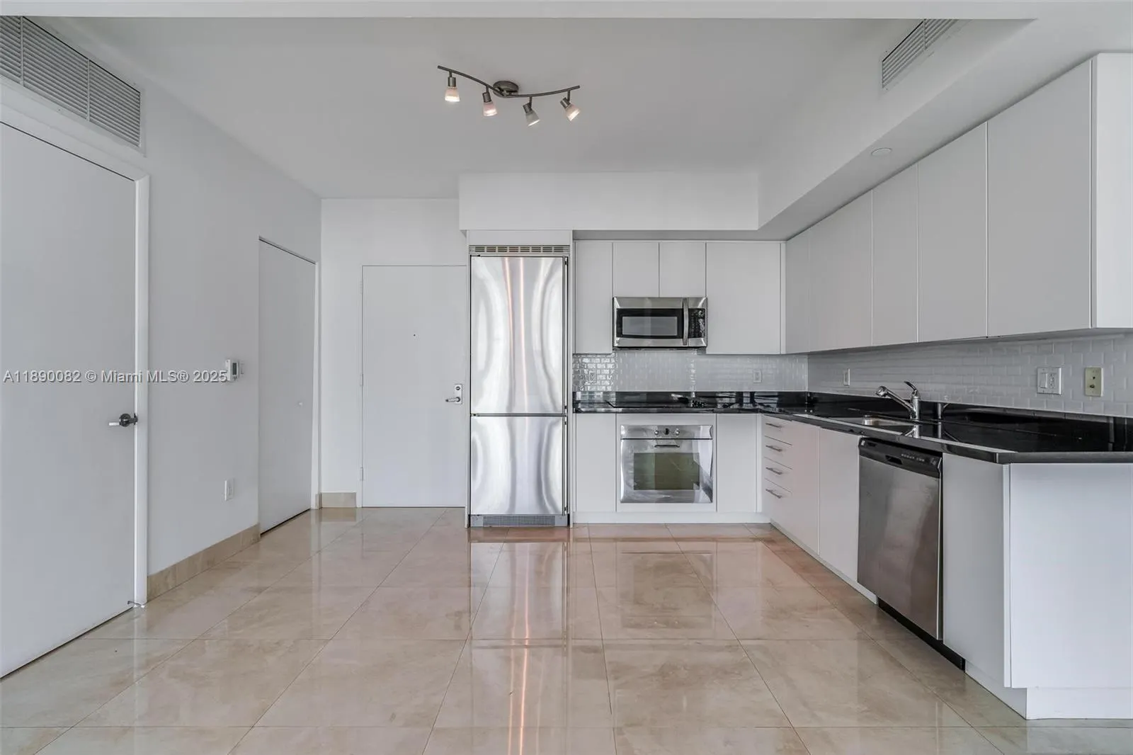 92 SW 3rd St, #2712