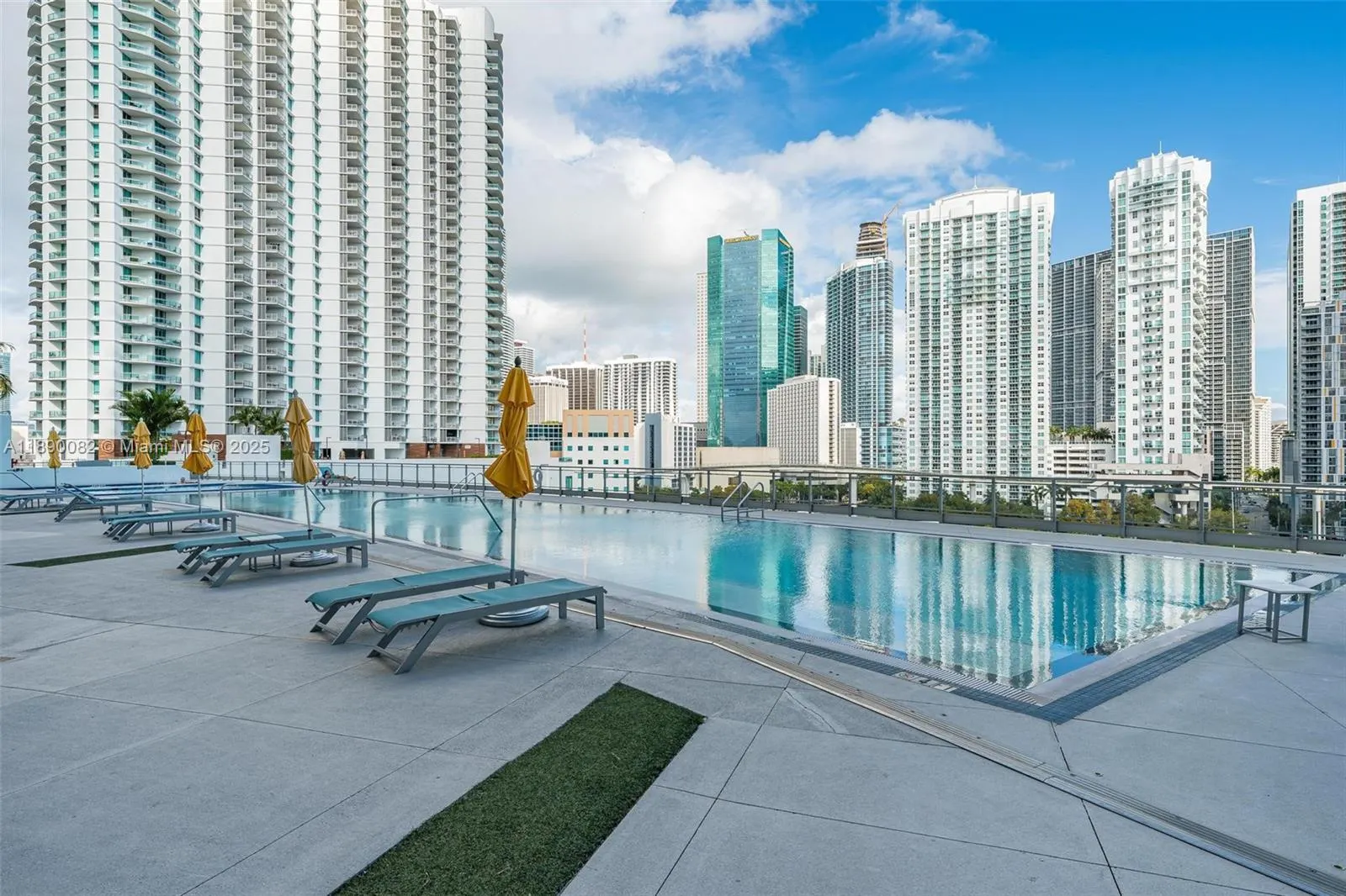 92 SW 3rd St, #2712