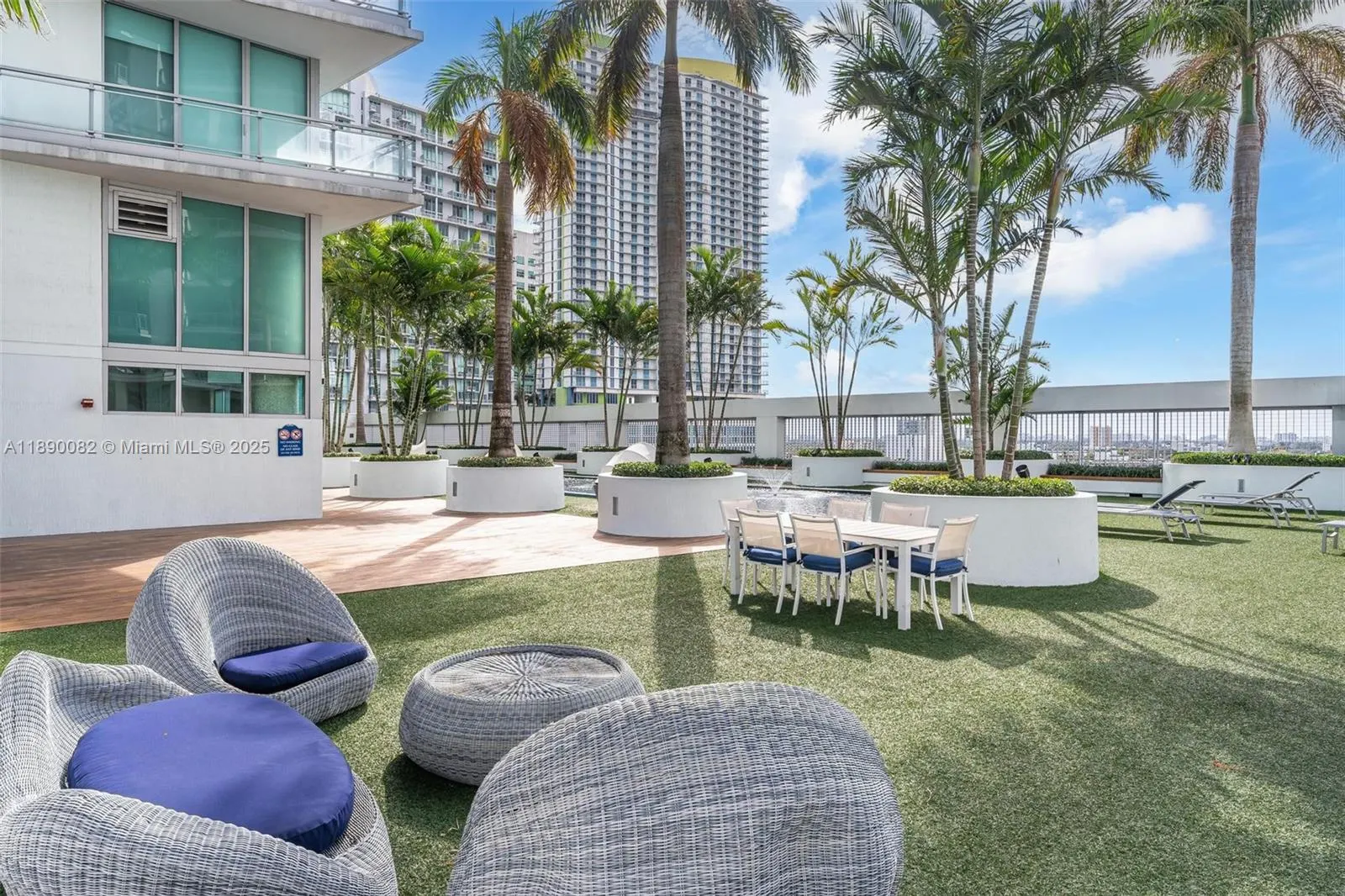 92 SW 3rd St, #2712