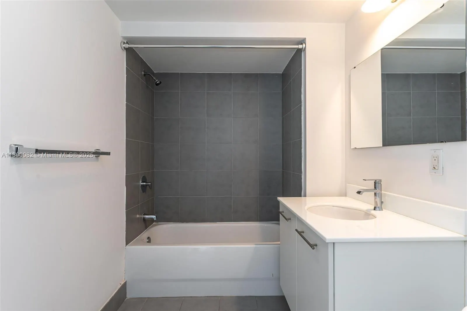 92 SW 3rd St, #2712