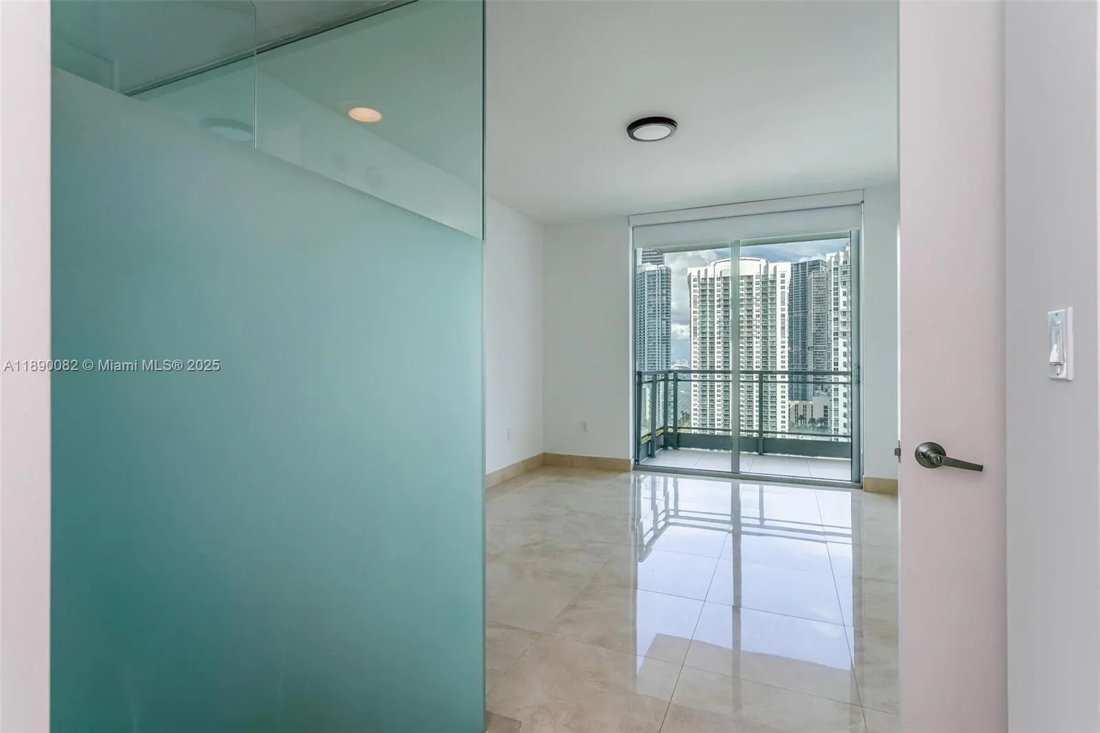 92 SW 3rd St, #2712