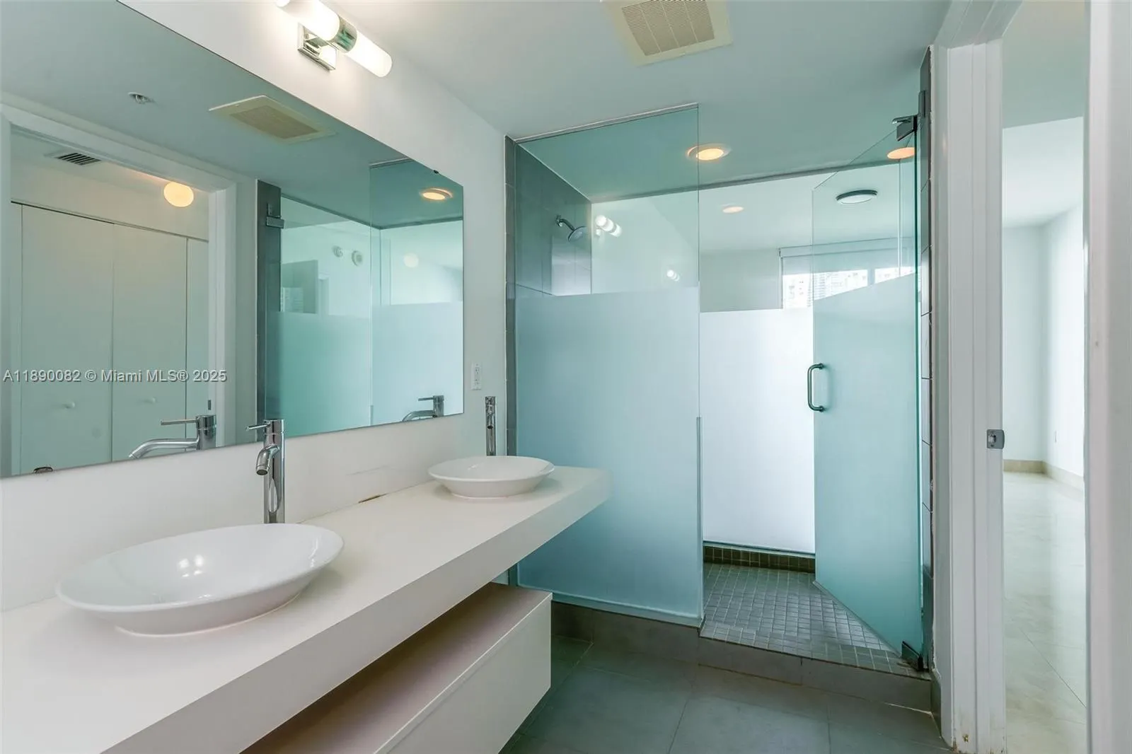 92 SW 3rd St, #2712
