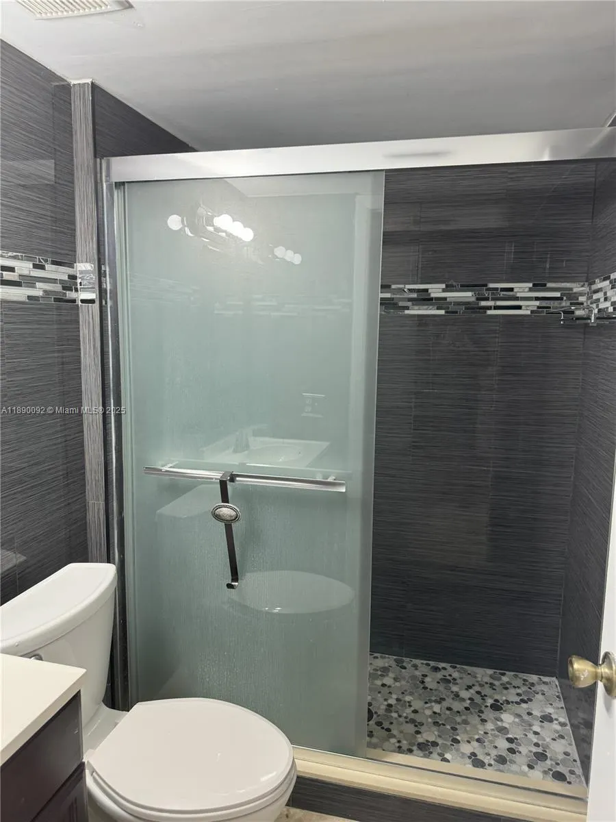 9539 Boca Cove Cir, #105